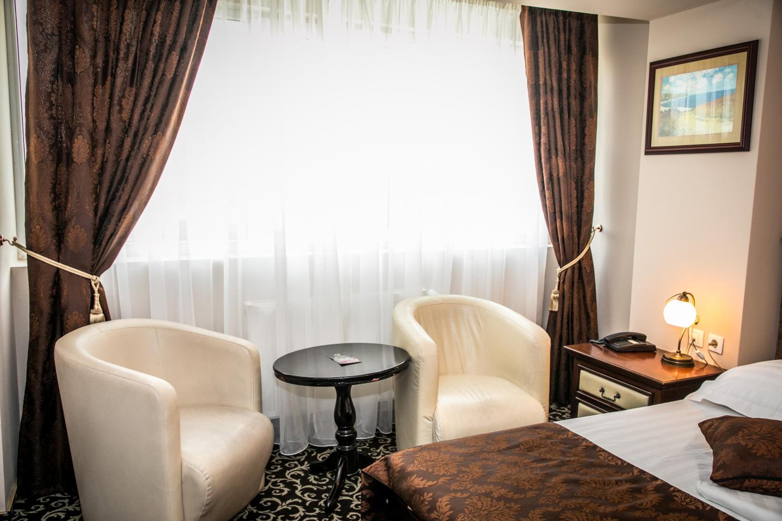Double Room - Photo 6