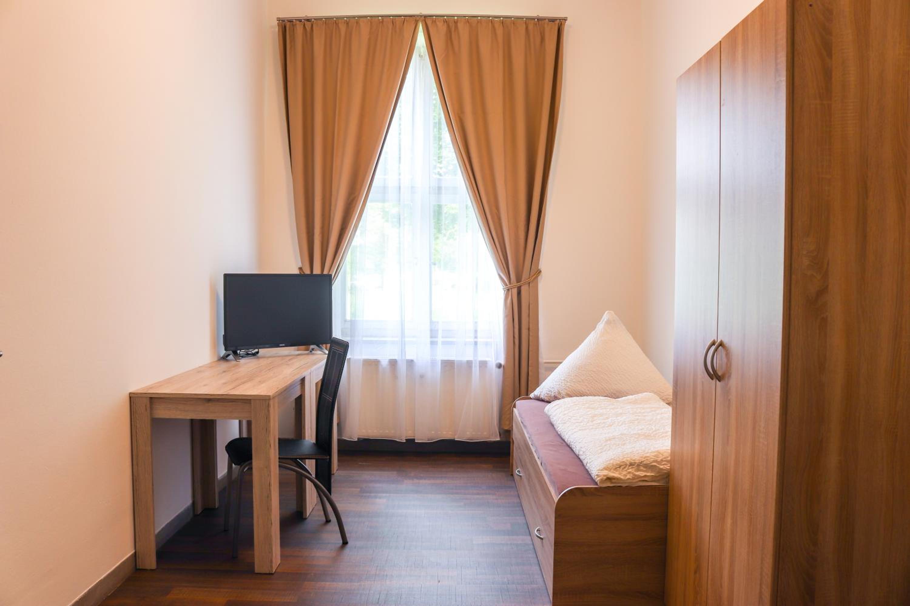 Single Room with Shared Bathroom photo 1