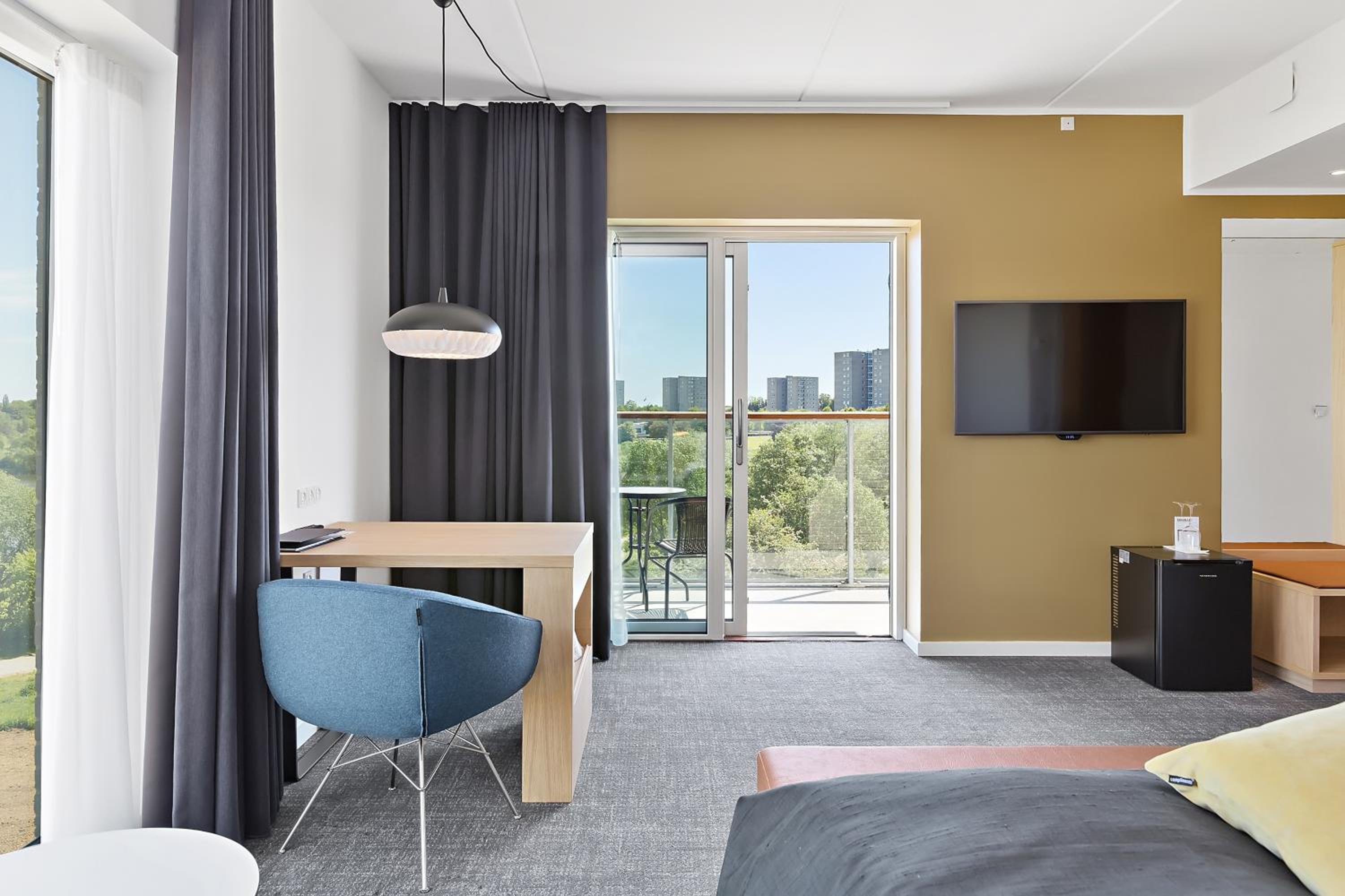 Superior King Room with Balcony or Terrace - Photo 12