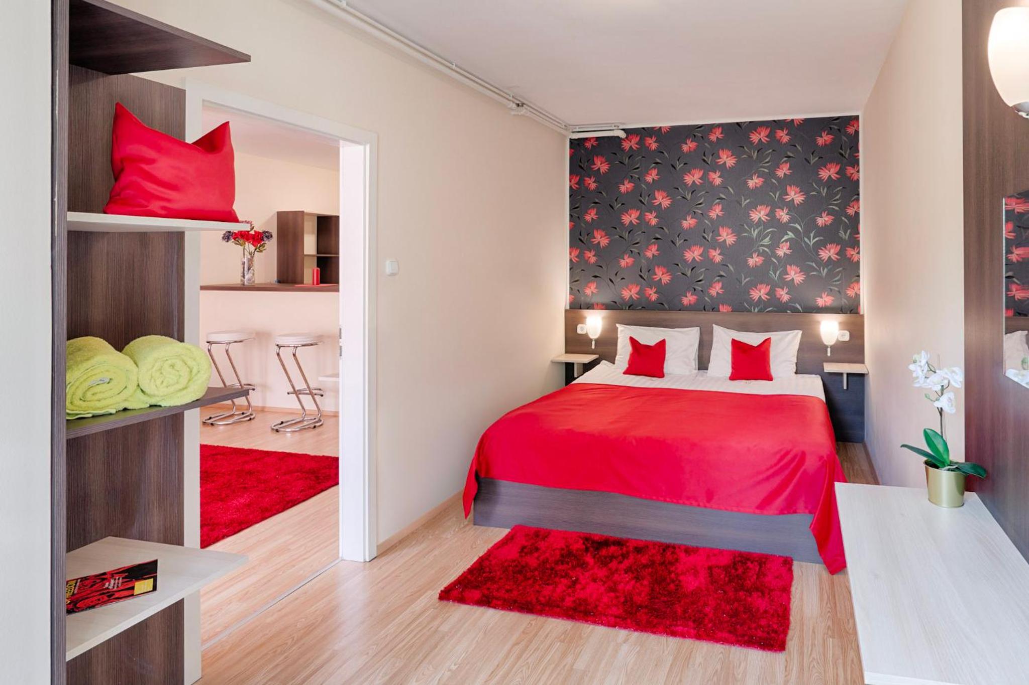 Executive Suite - Photo 2
