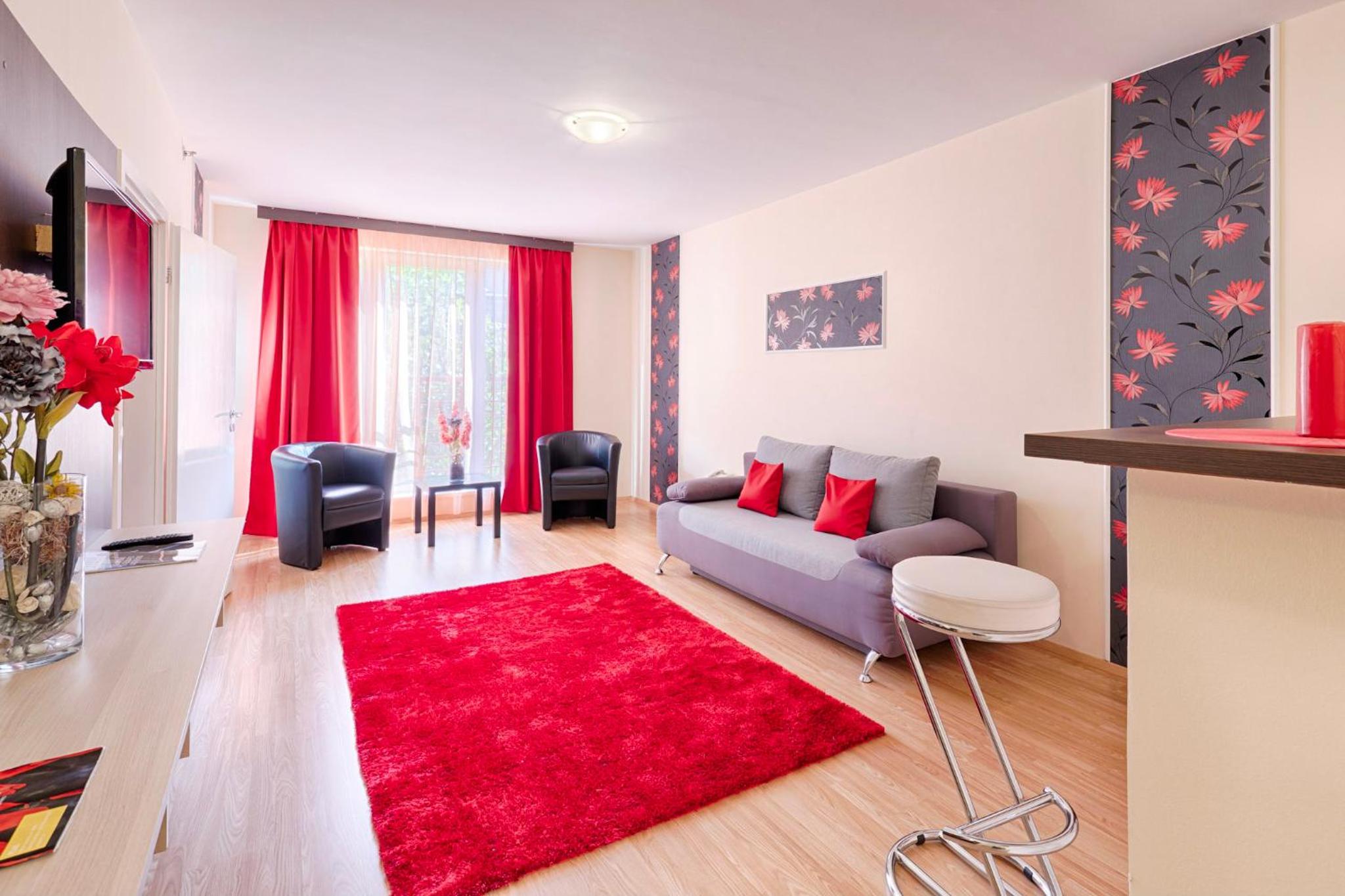 Executive Suite - Photo 9