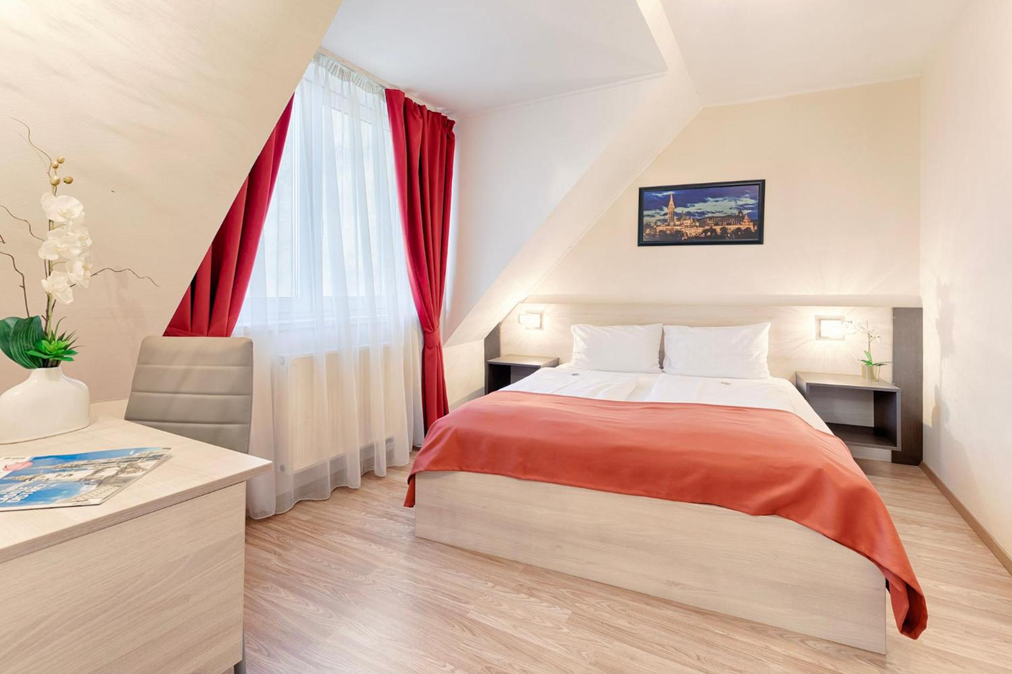 Small Double or Twin Room - Photo 7