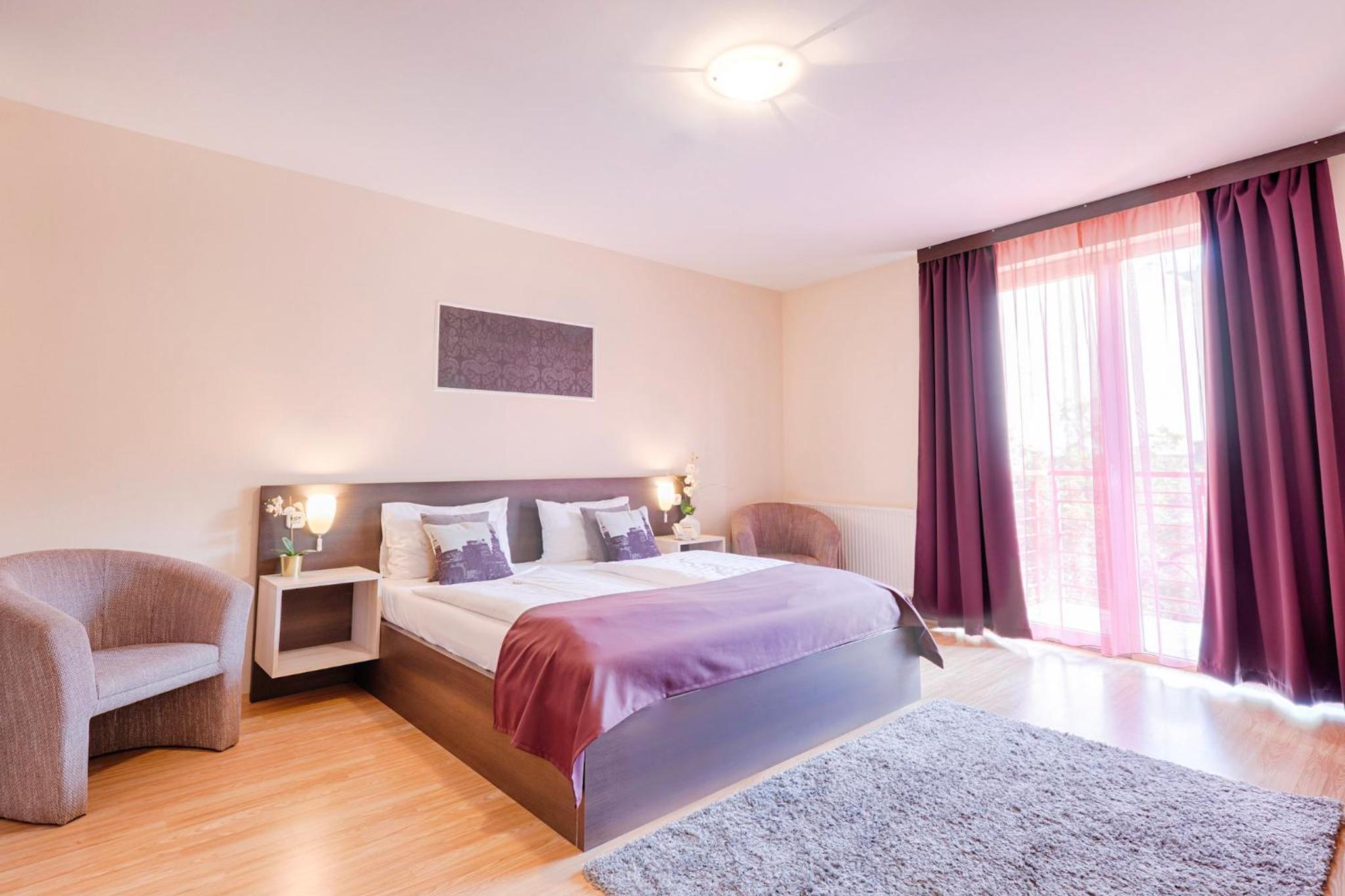 Large Double Room - Photo 11