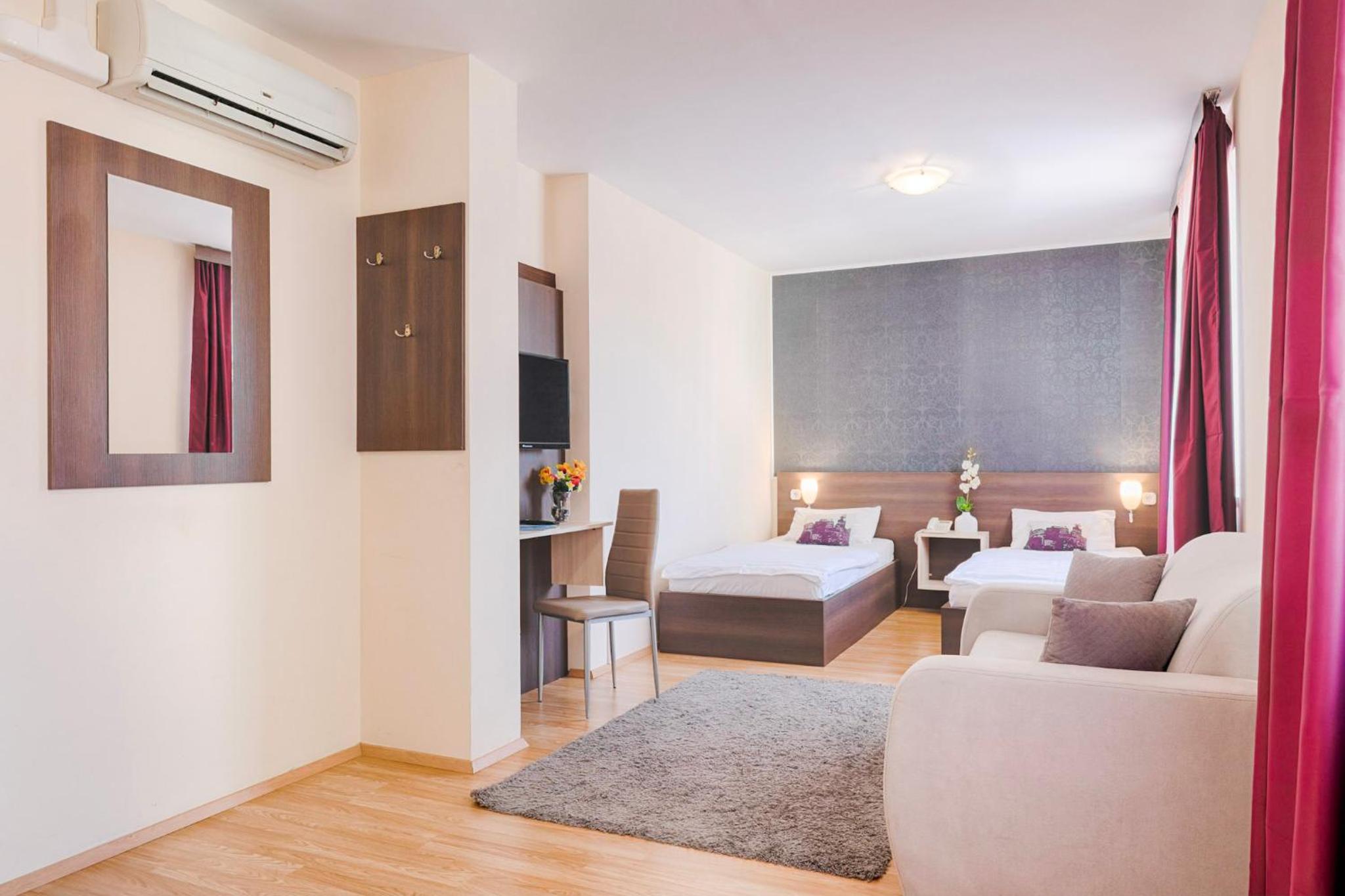 Small Double or Twin Room - Photo 1