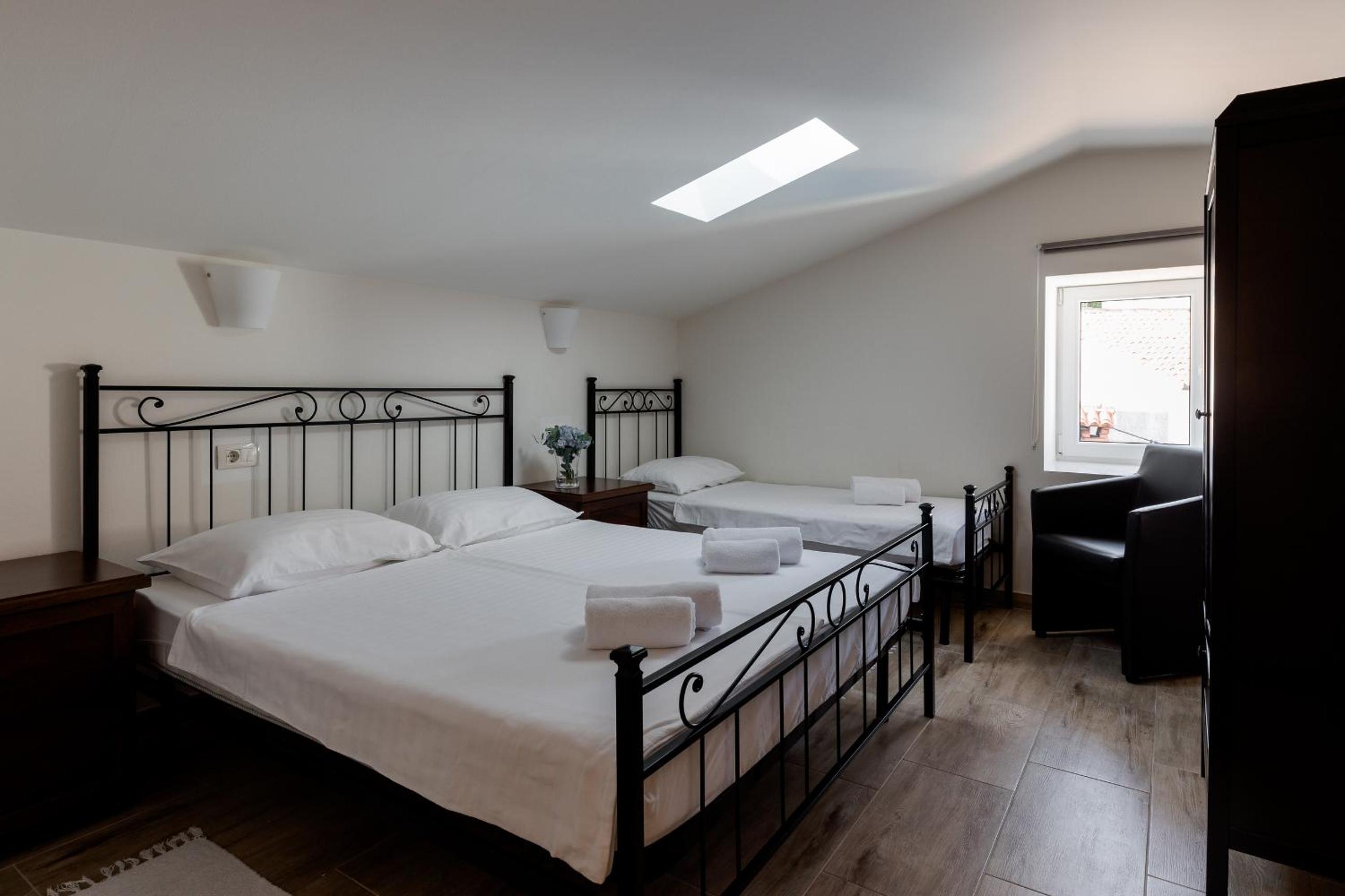 Triple Room - Photo 2