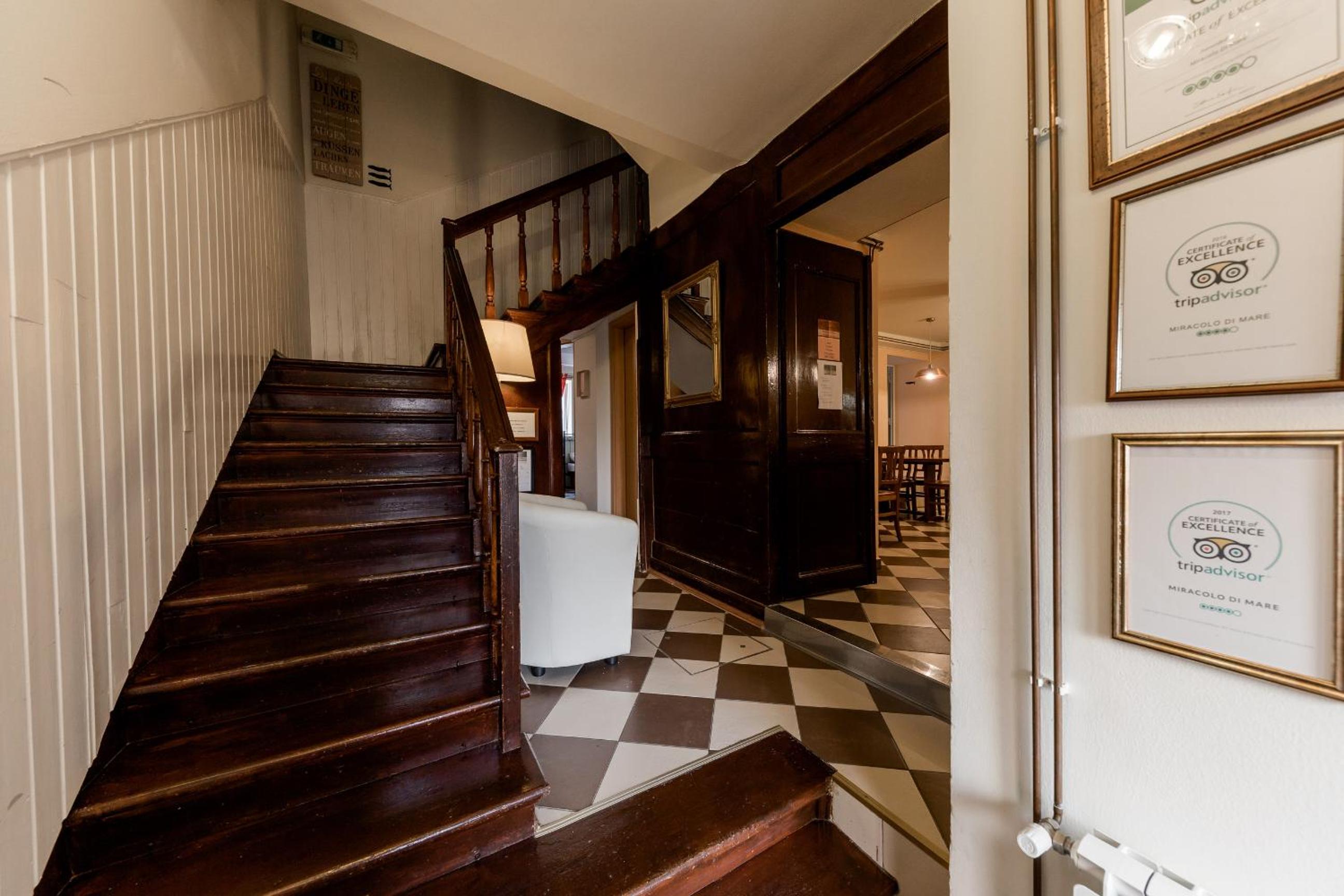 Double Room - Photo 7