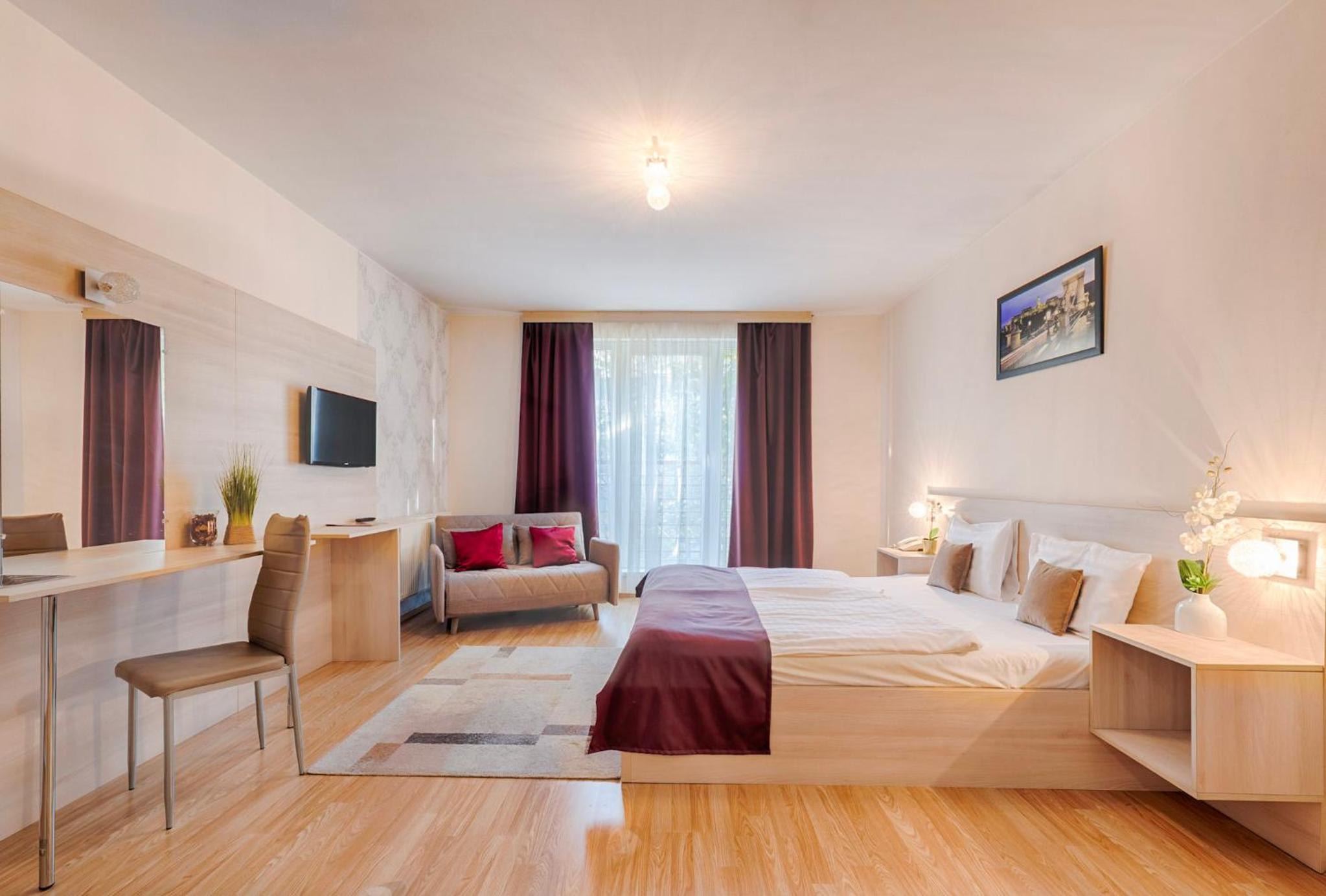 Deluxe Double Room with Extra Bed - Photo 4