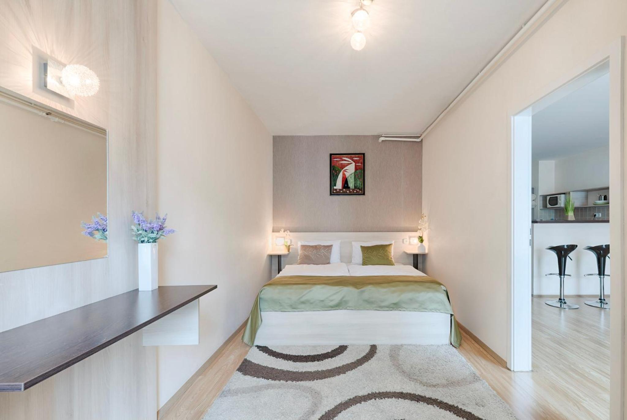 Executive Suite - Photo 6
