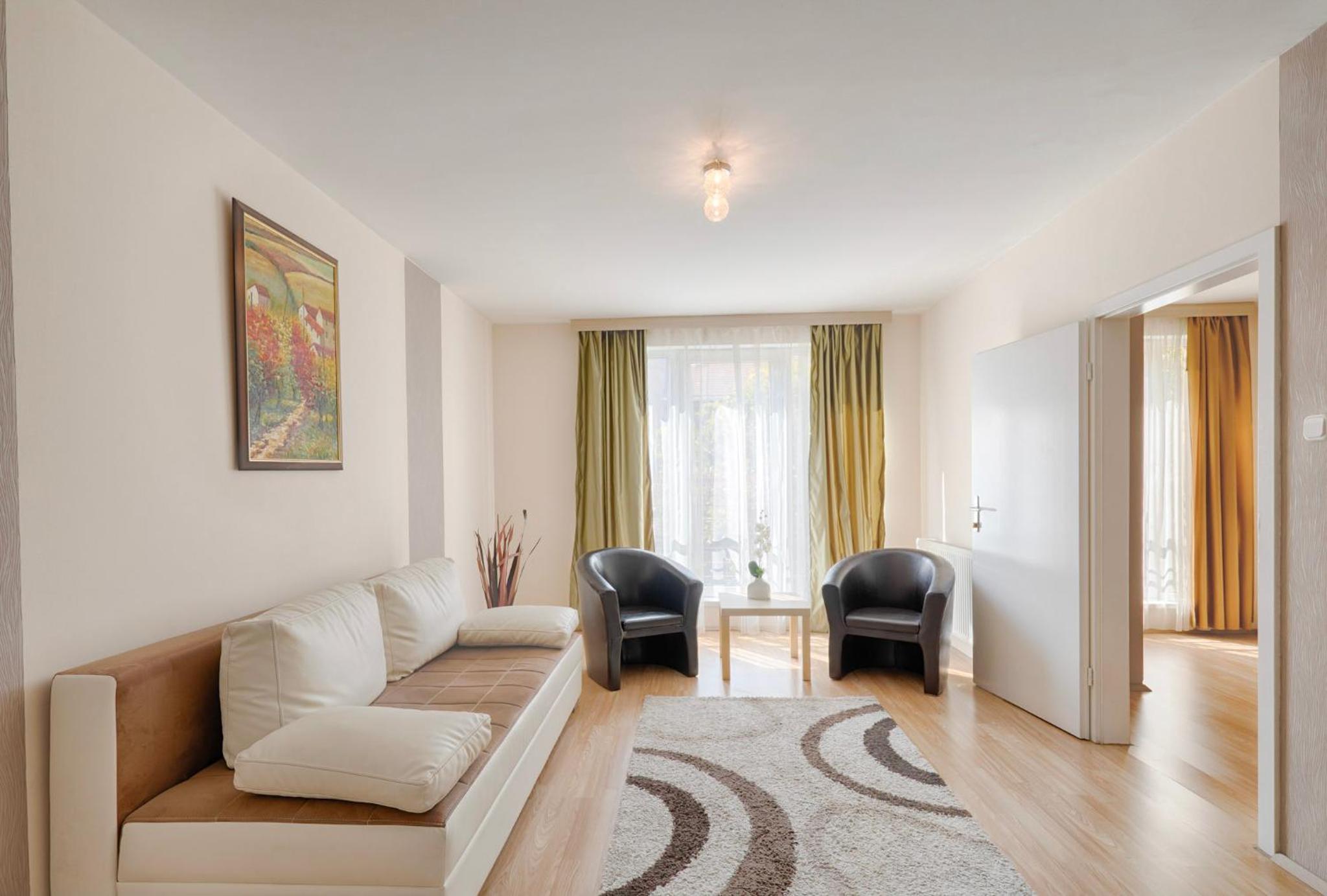 Executive Suite - Photo 4