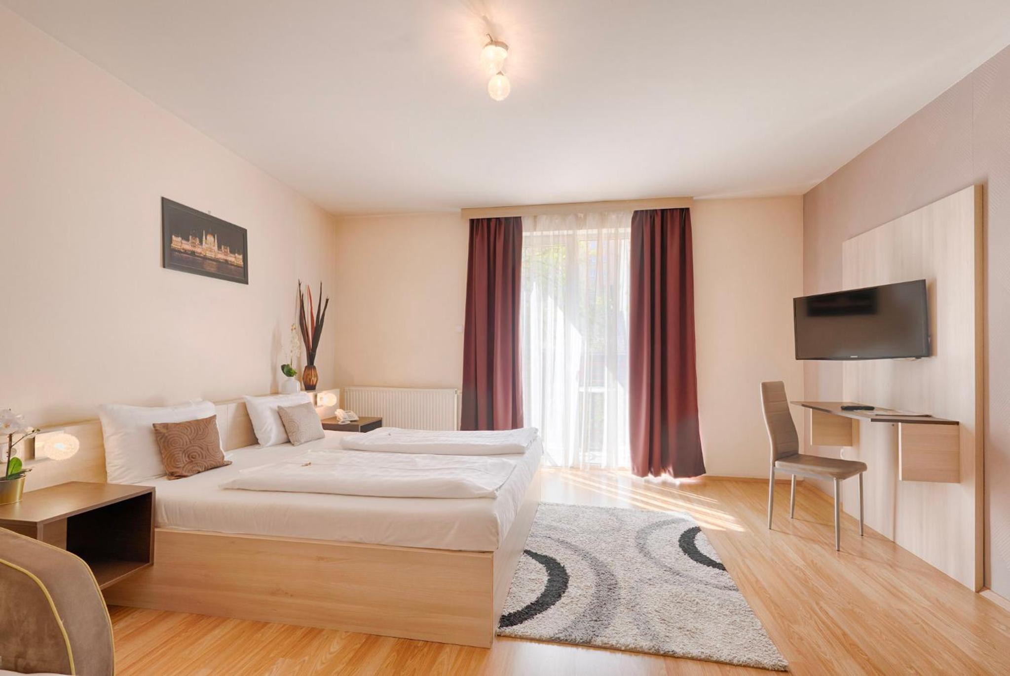 Deluxe Double Room with Extra Bed - Photo 5
