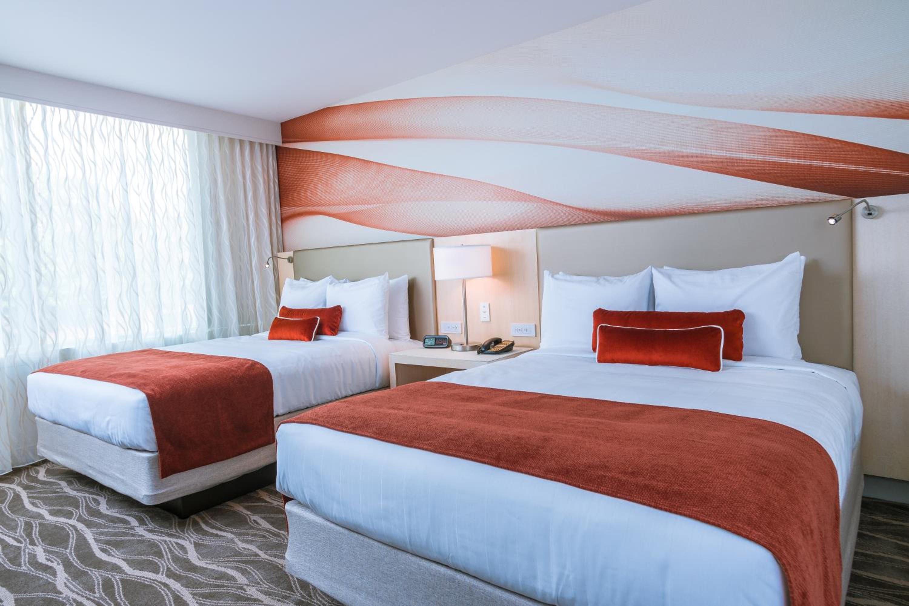 Sky Tower Two Deluxe Queen Beds photo 1