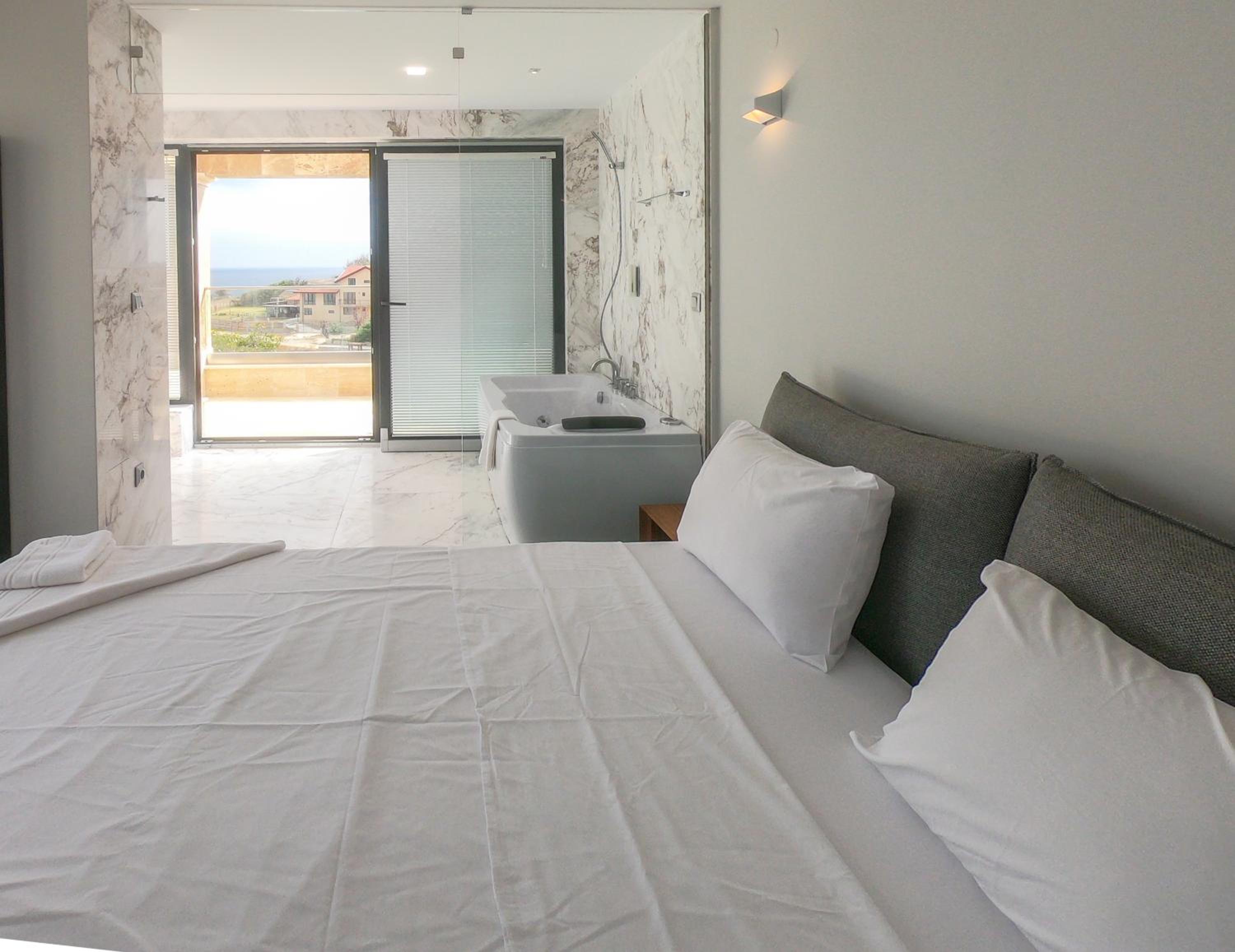 Deluxe Suite with Spa Bath