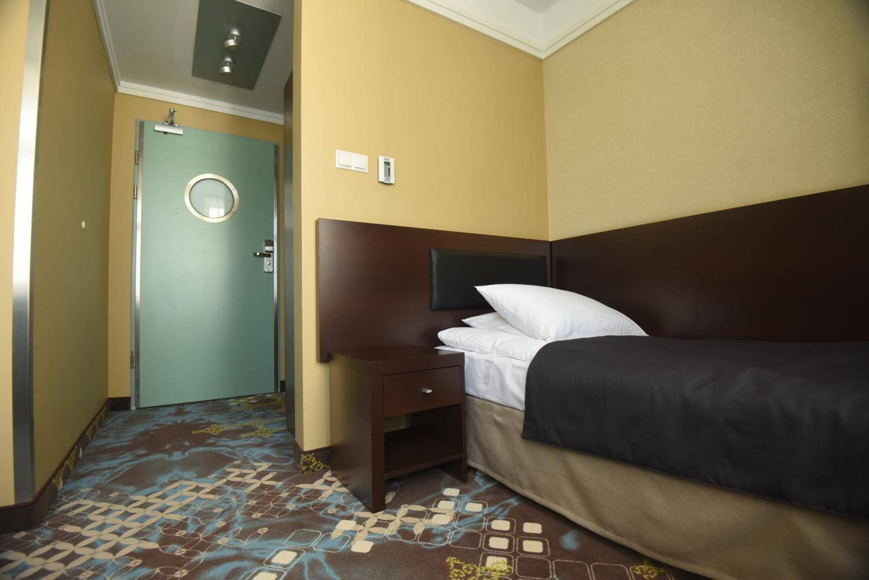 Double or Twin Room - Photo 12
