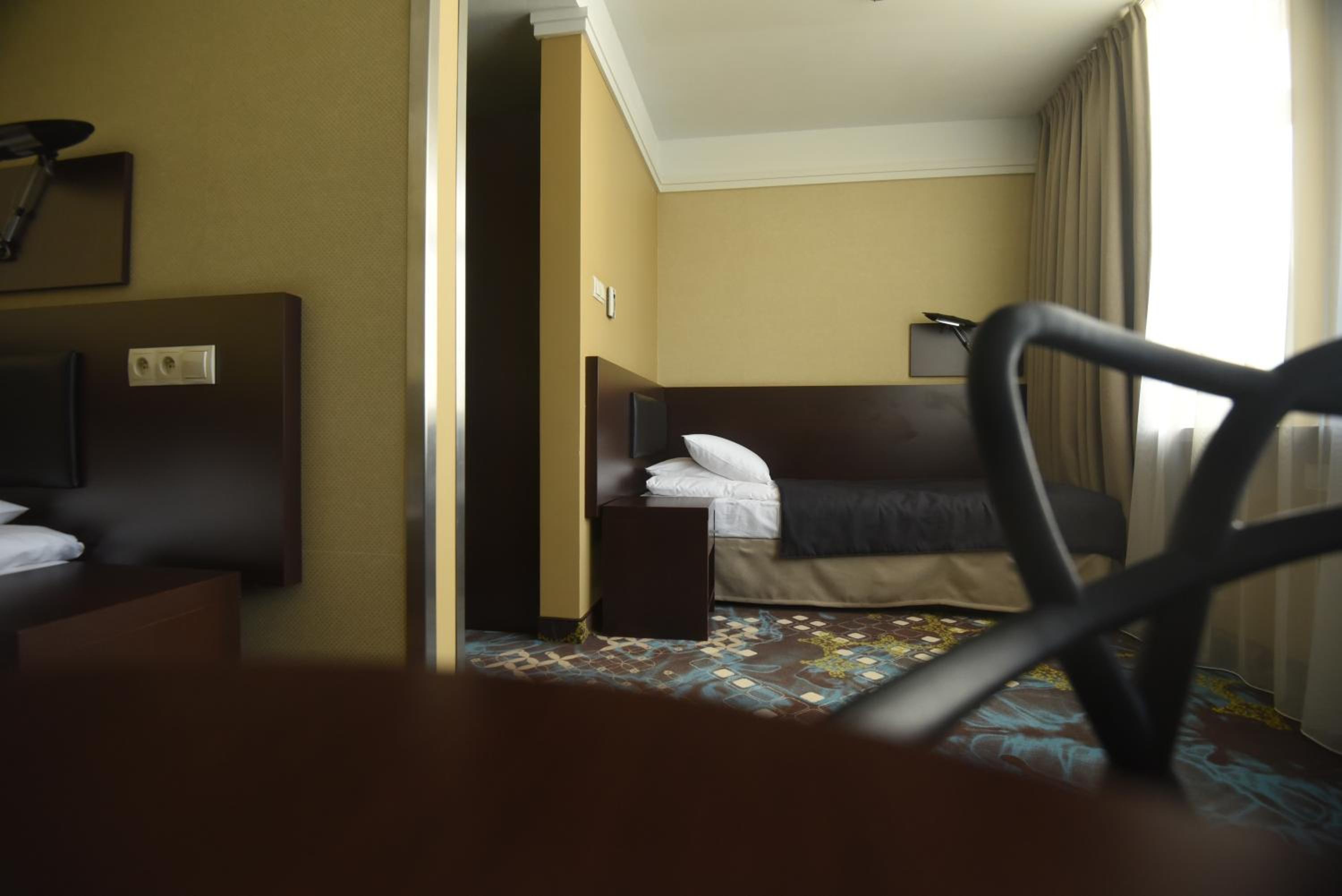 Double or Twin Room - Photo 8