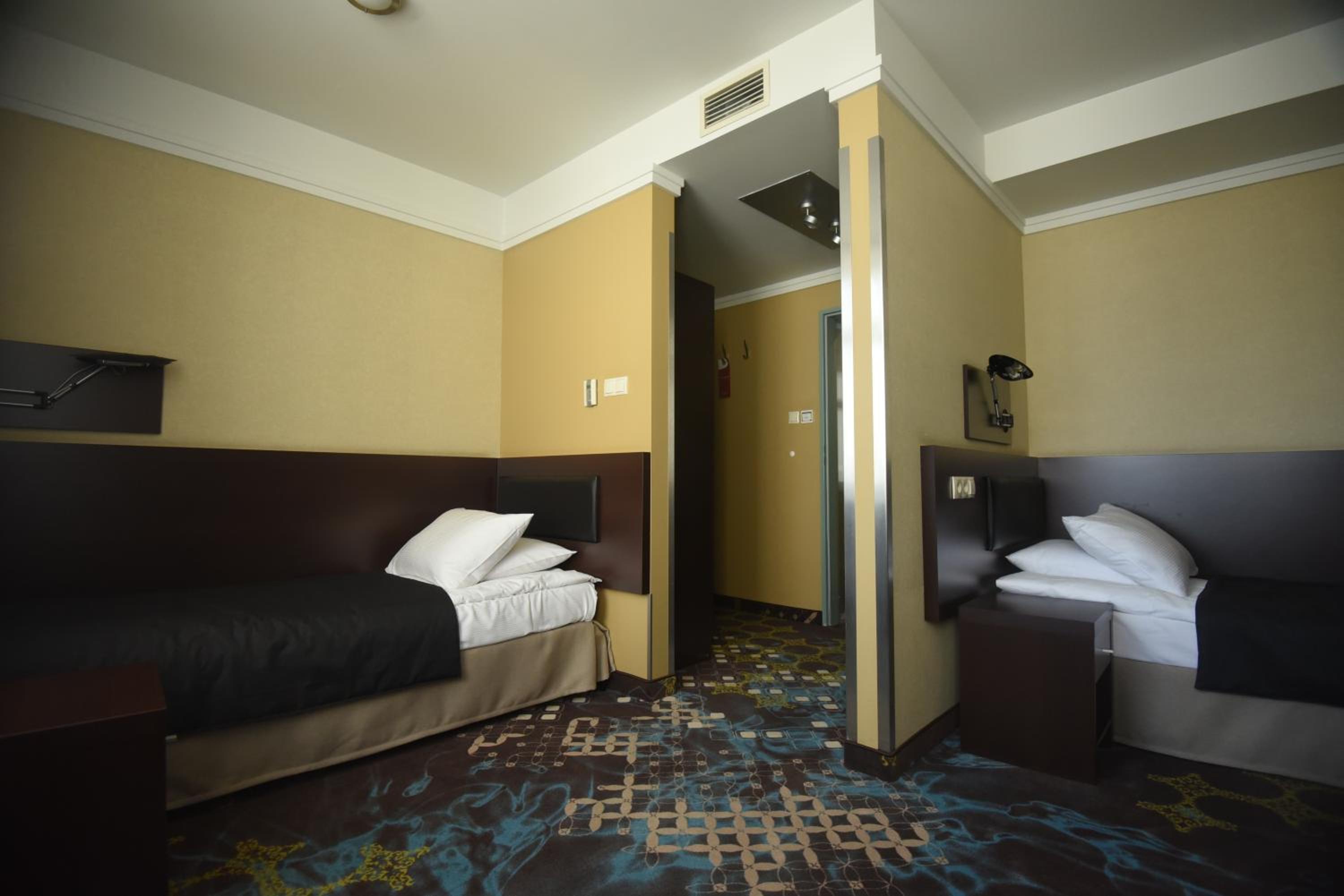 Double or Twin Room - Photo 9