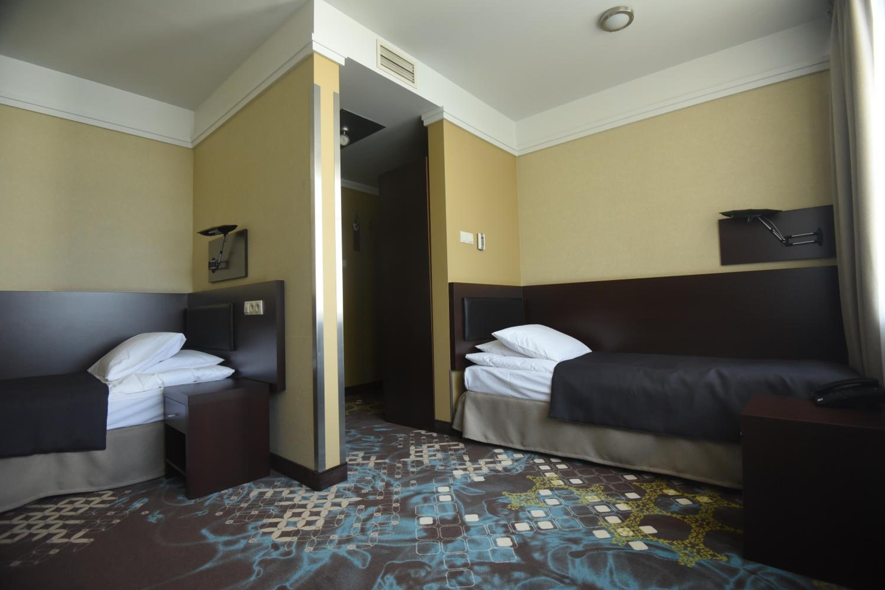 Double or Twin Room - Photo 11