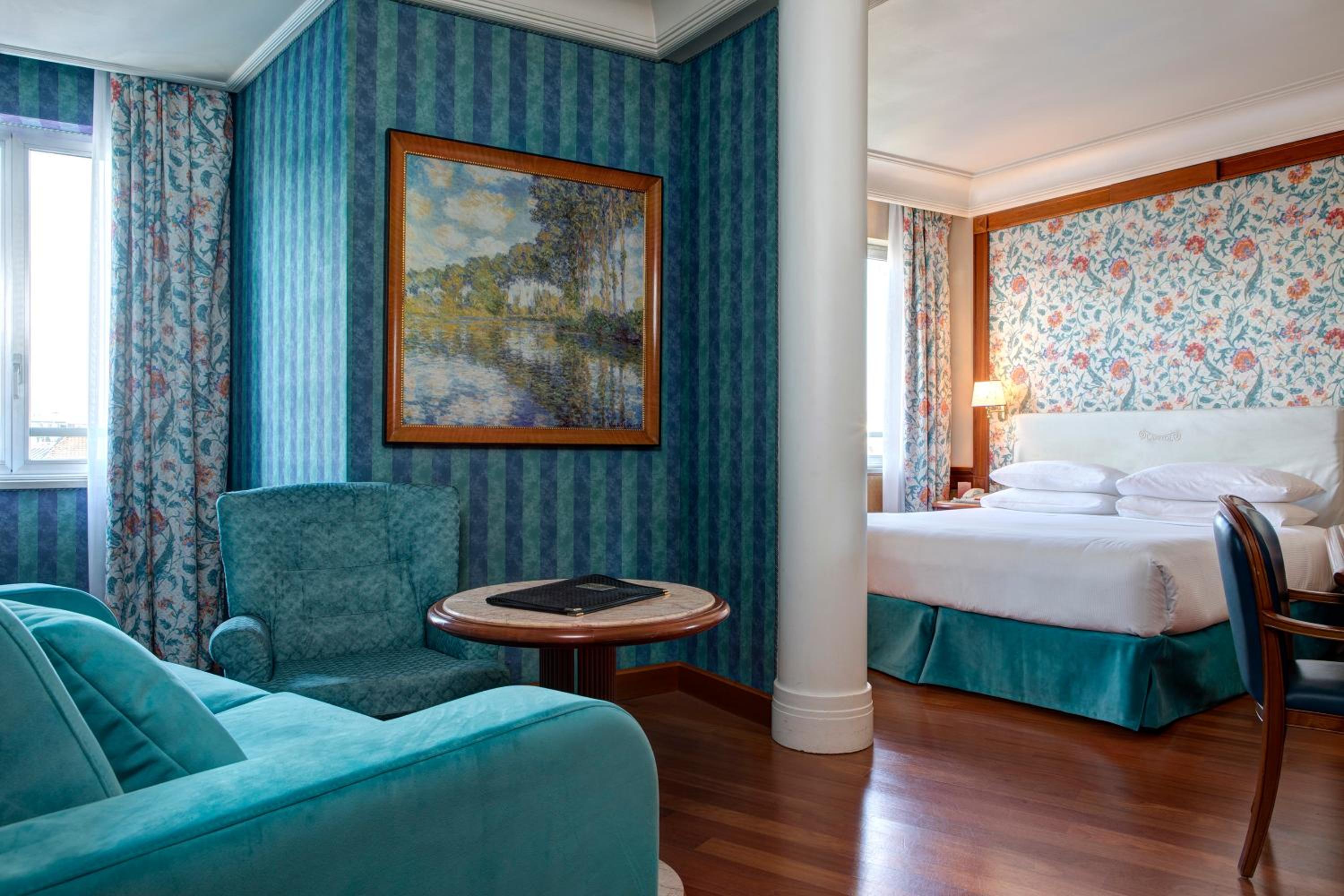 Deluxe Double or Twin Room thumbnail 6