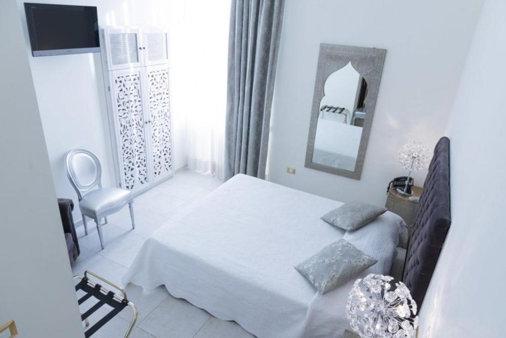 Deluxe Room - Photo 7
