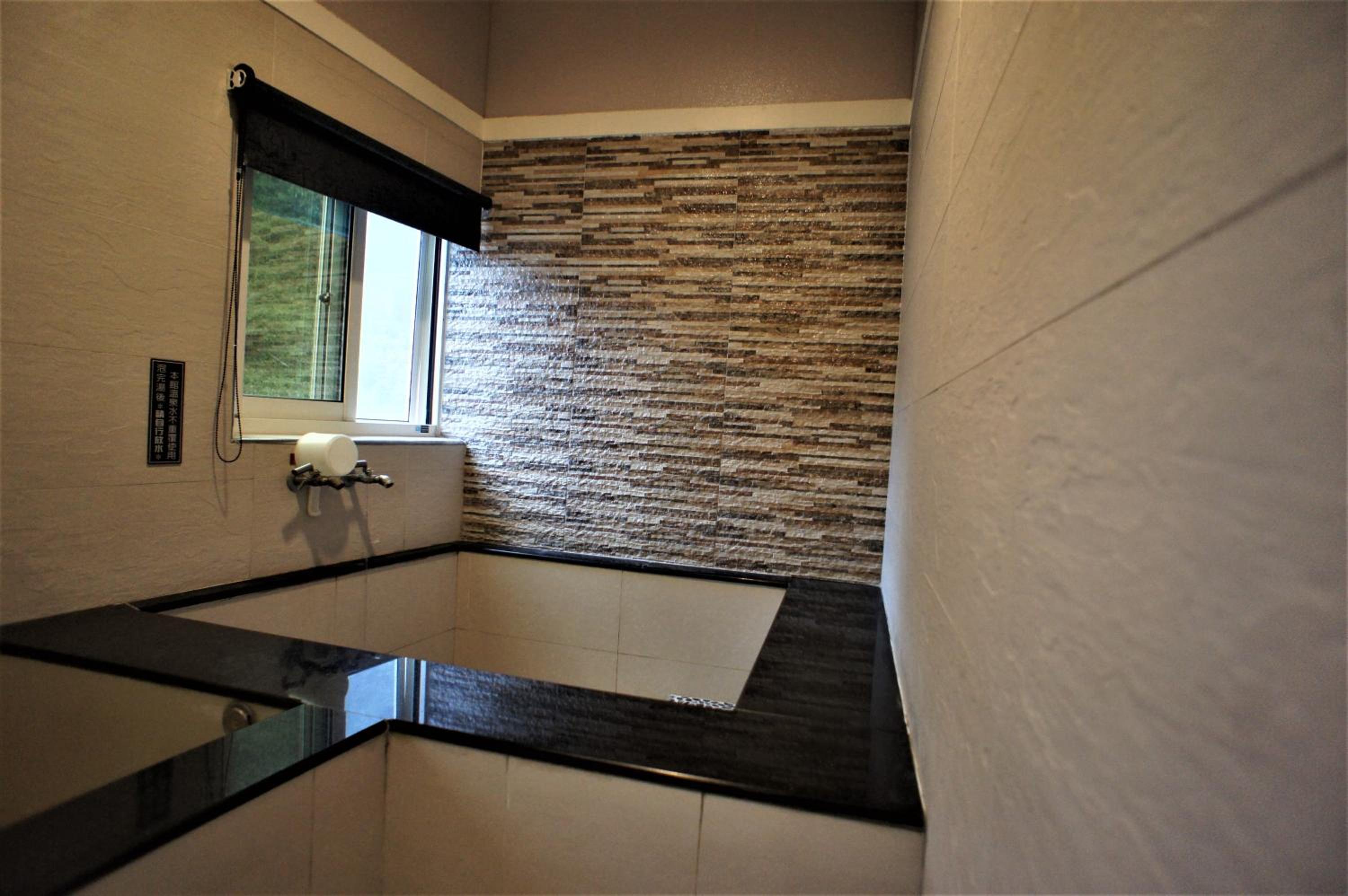 Quadruple Room with Bath photo 3