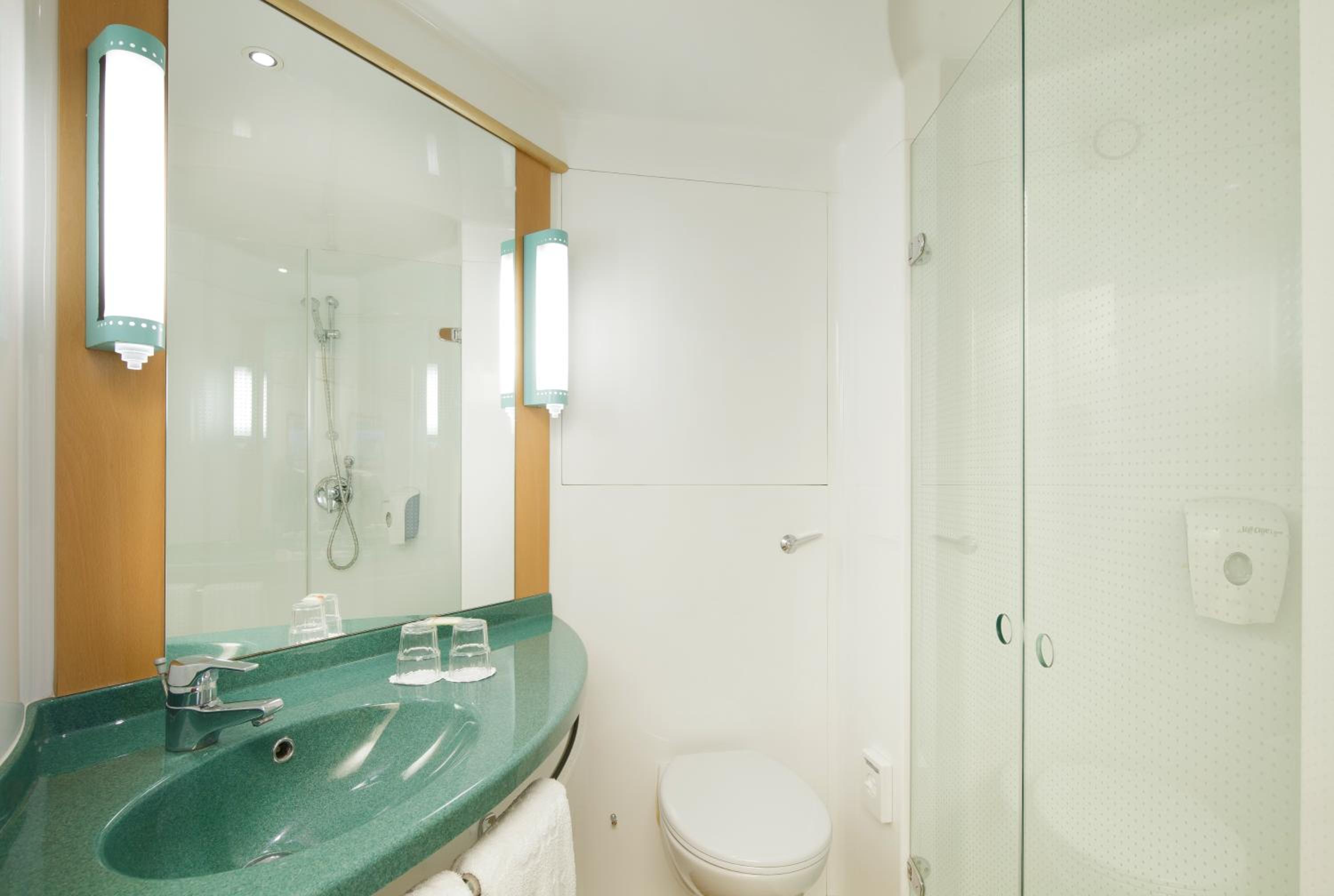 Standard Double Room - Photo 3