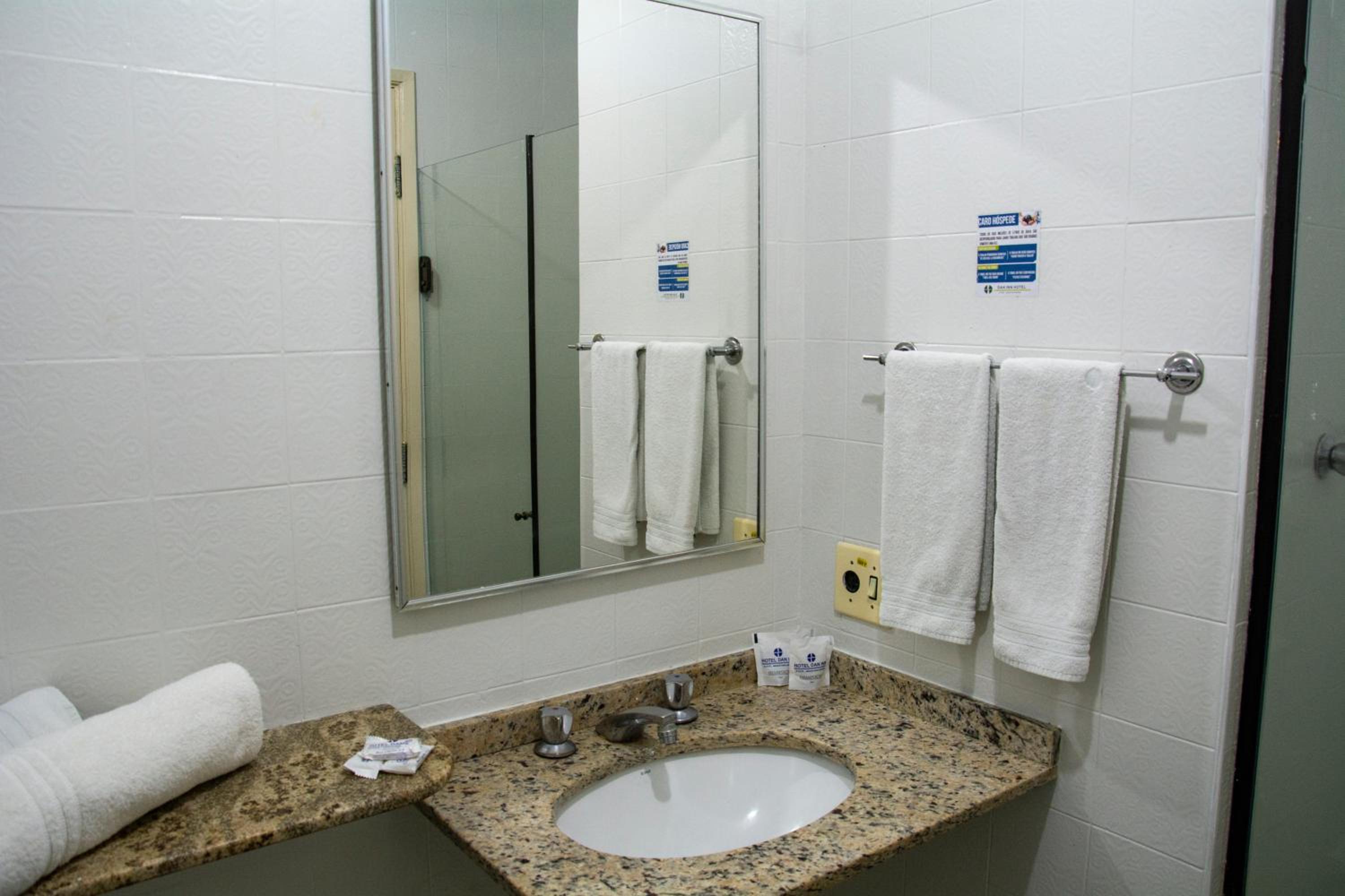 Standard Twin Room photo 2