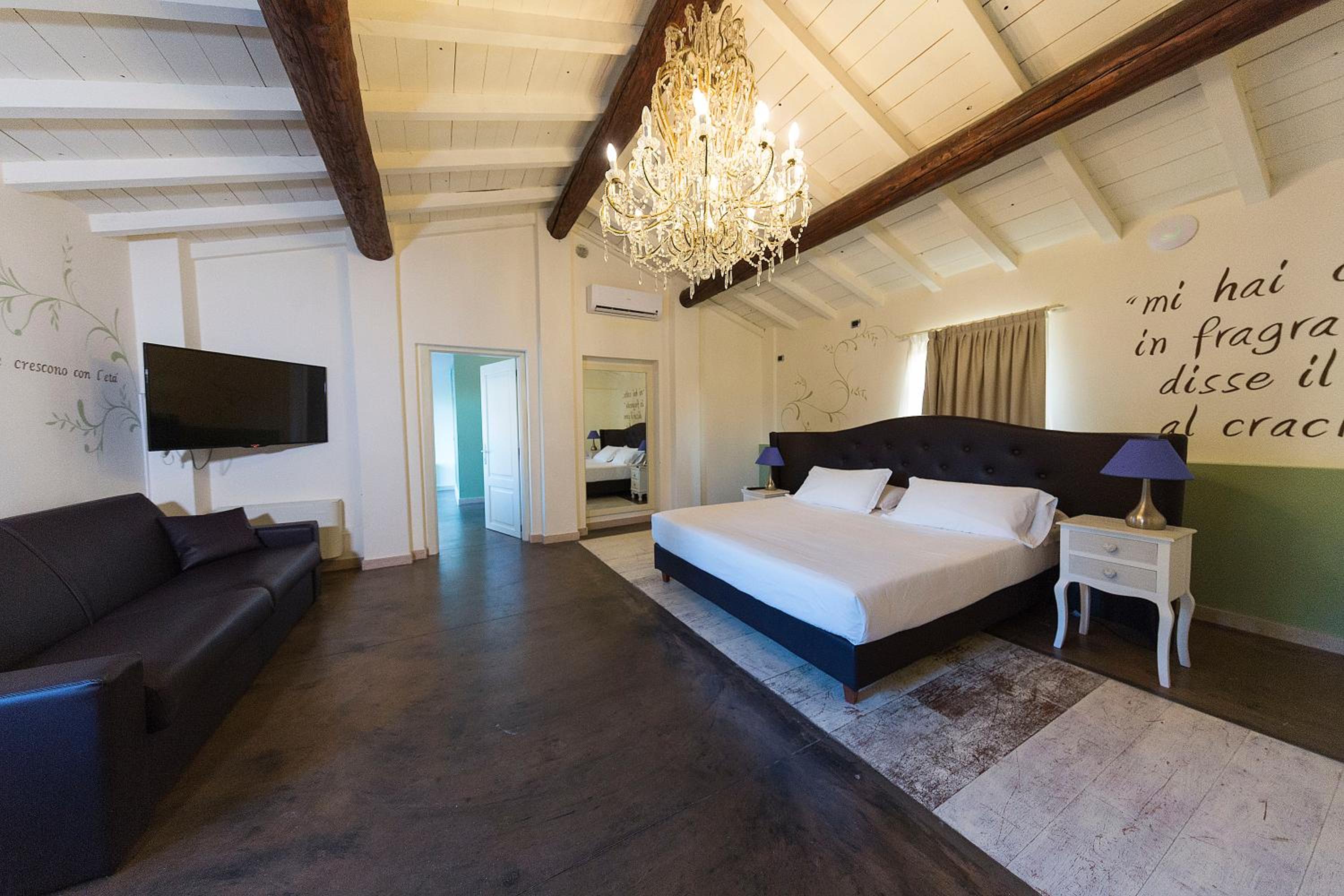 Deluxe King Suite