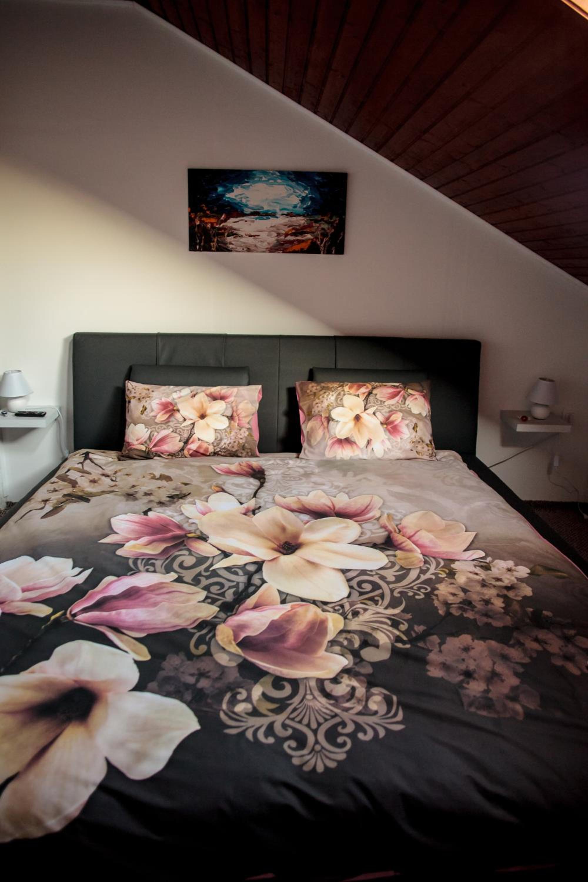 Three-Bedroom Apartment - Photo 9