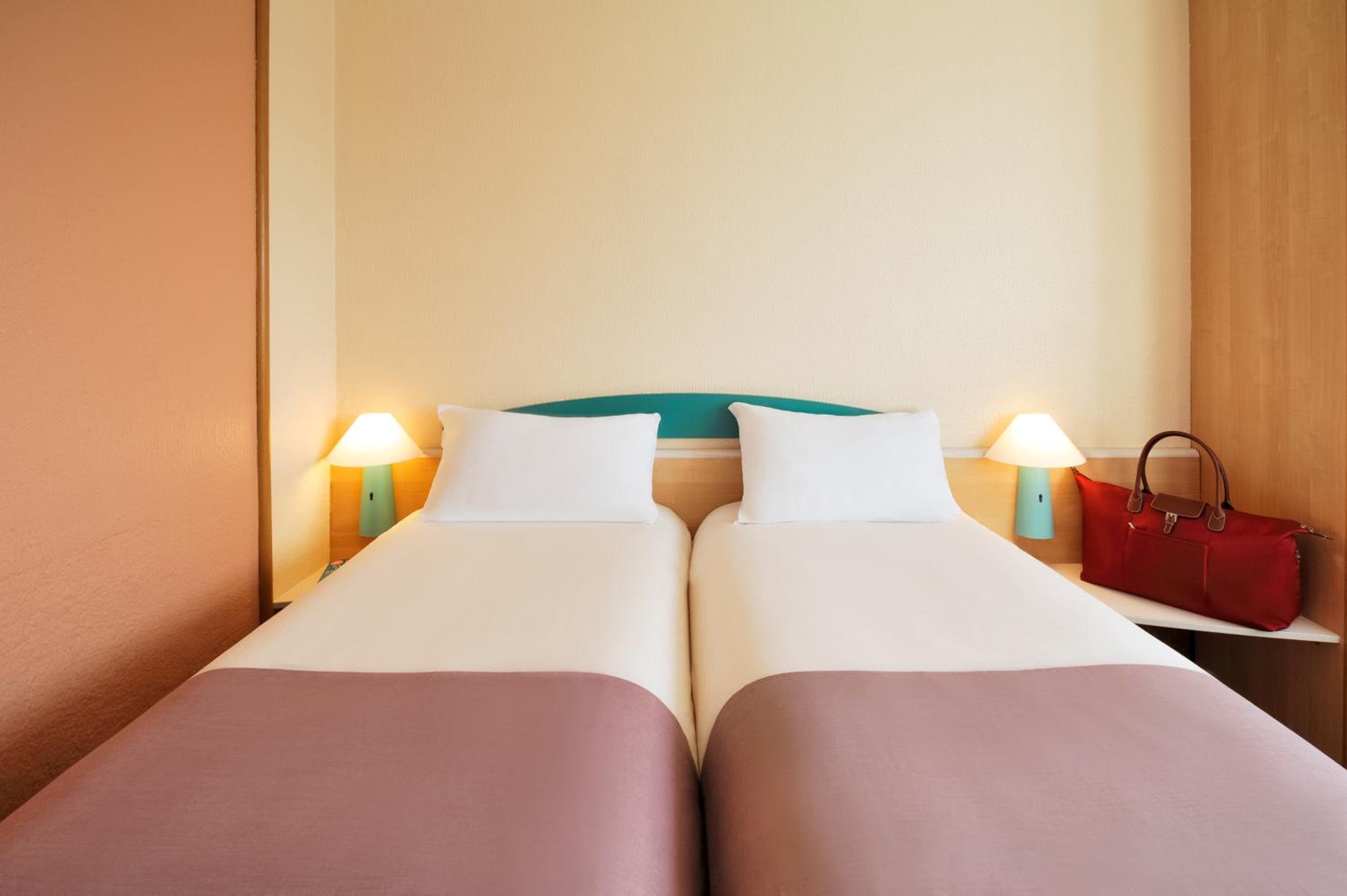 Standard Twin Room - Photo 1