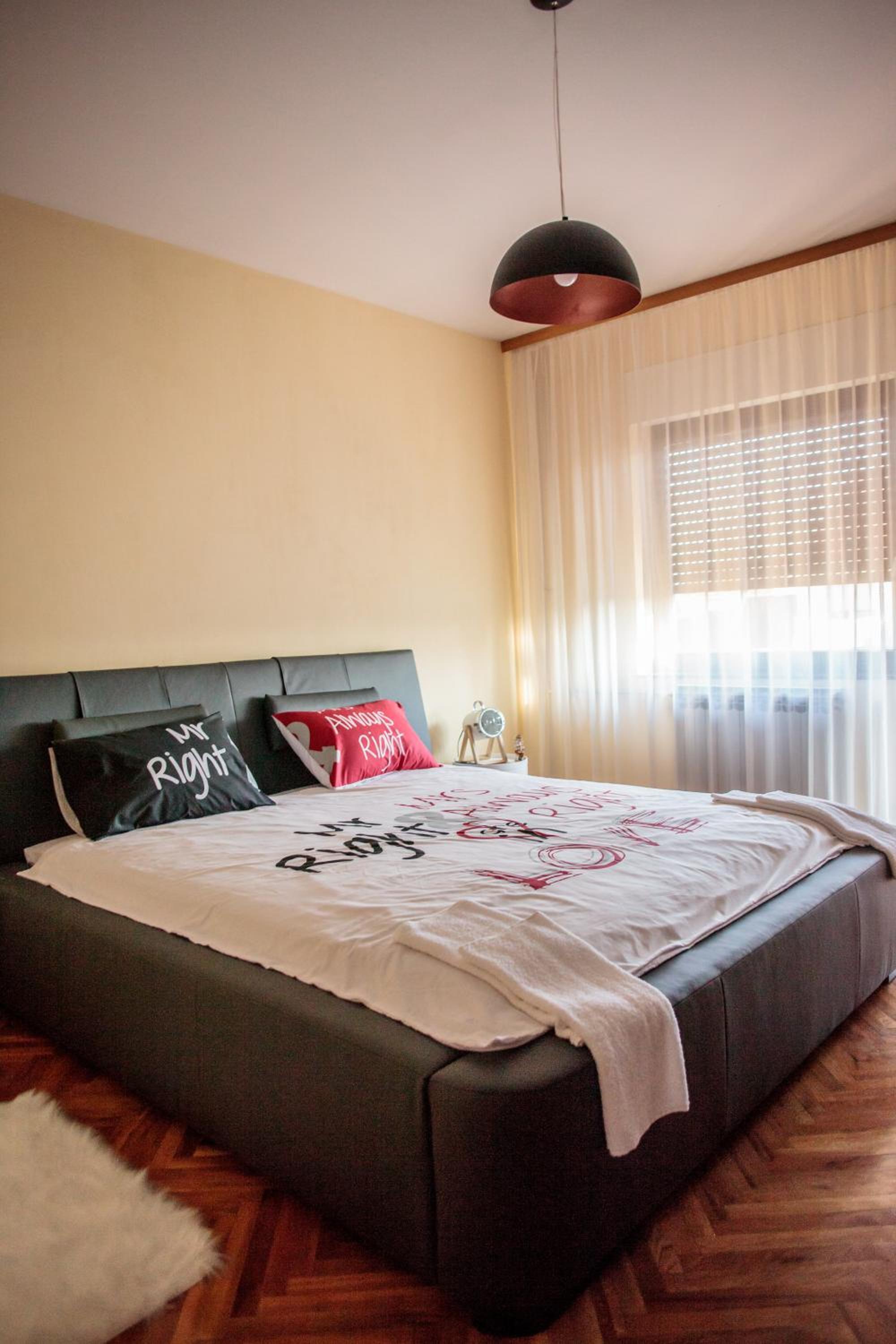 Apartment - Split Level - Photo 1
