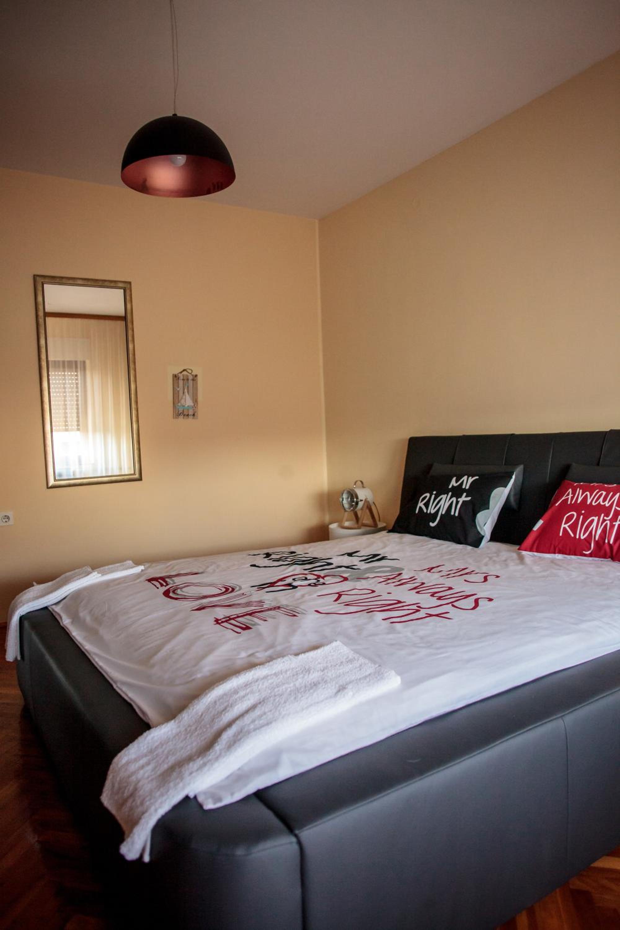 Apartment - Split Level - Photo 3