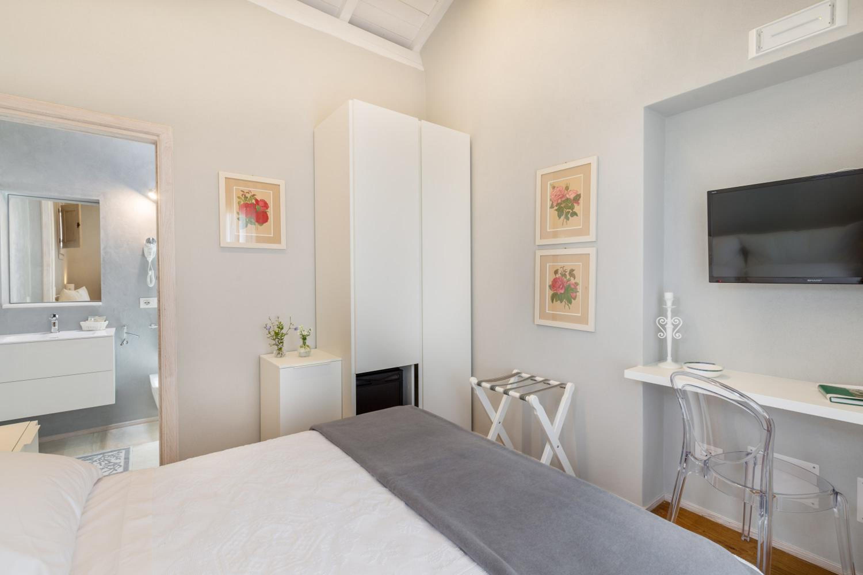 Small Double Room photo 2