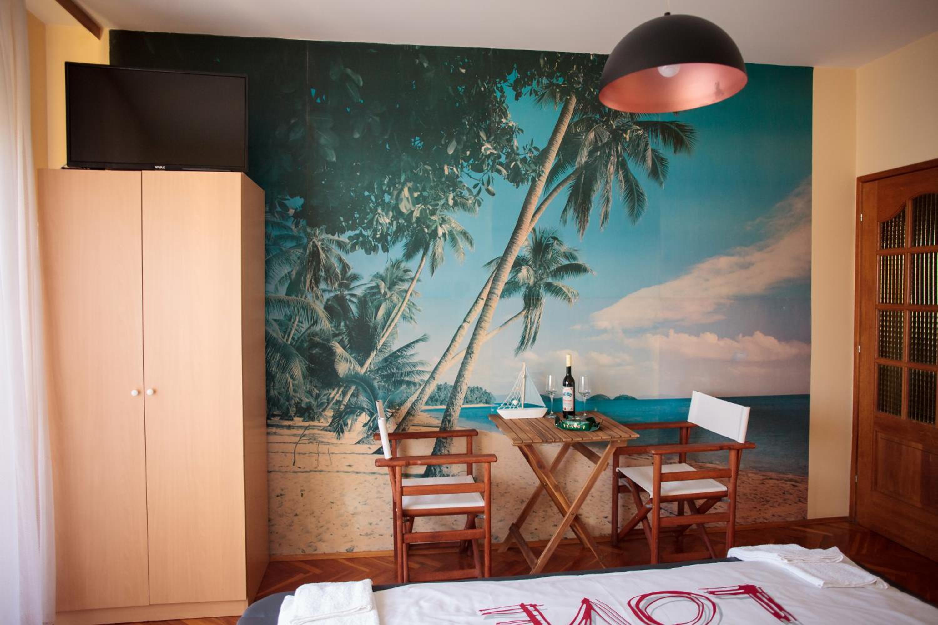 Apartment - Split Level - Photo 4