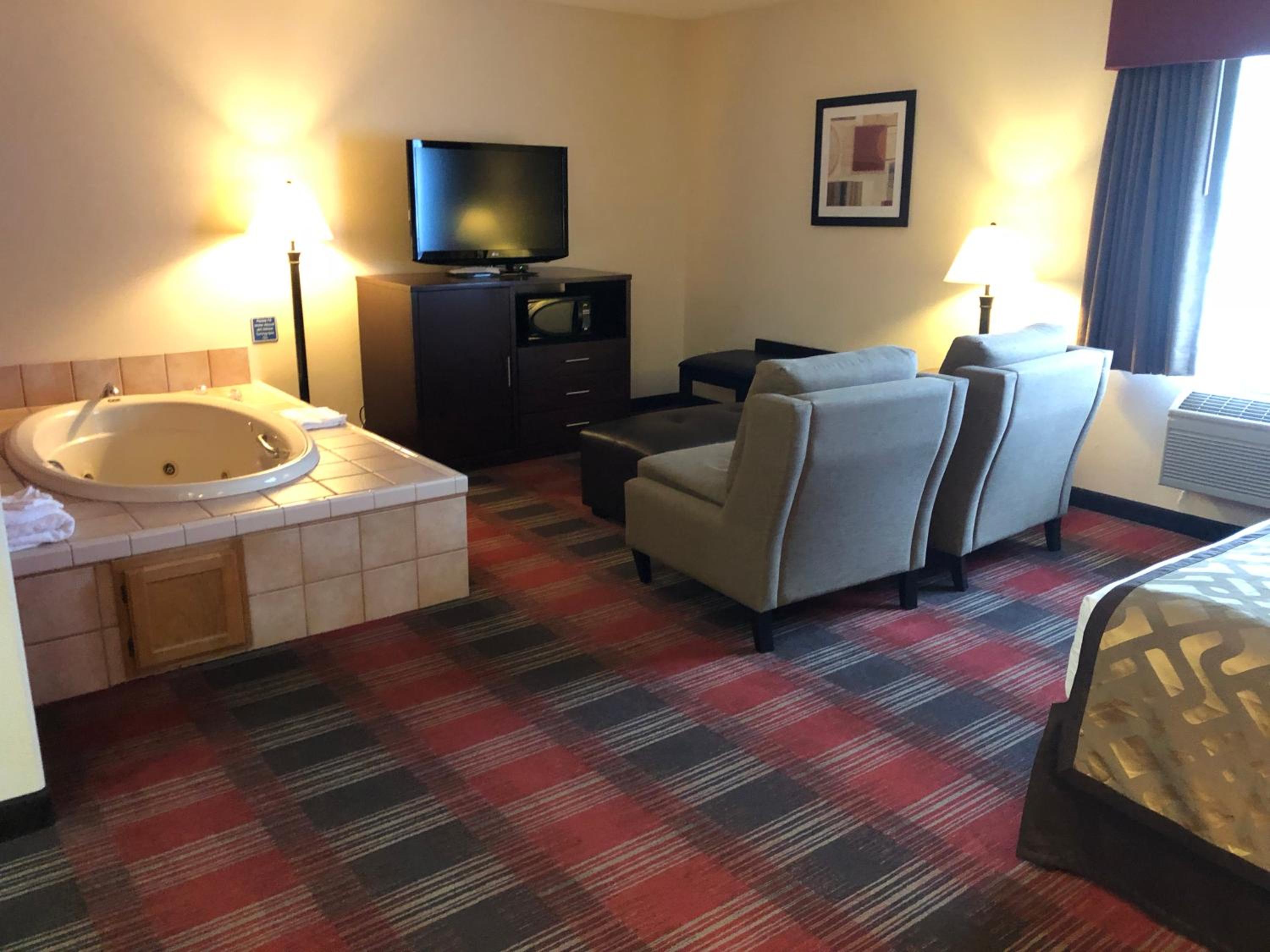 King Room with Hot Tub - Non-Smoking photo 2