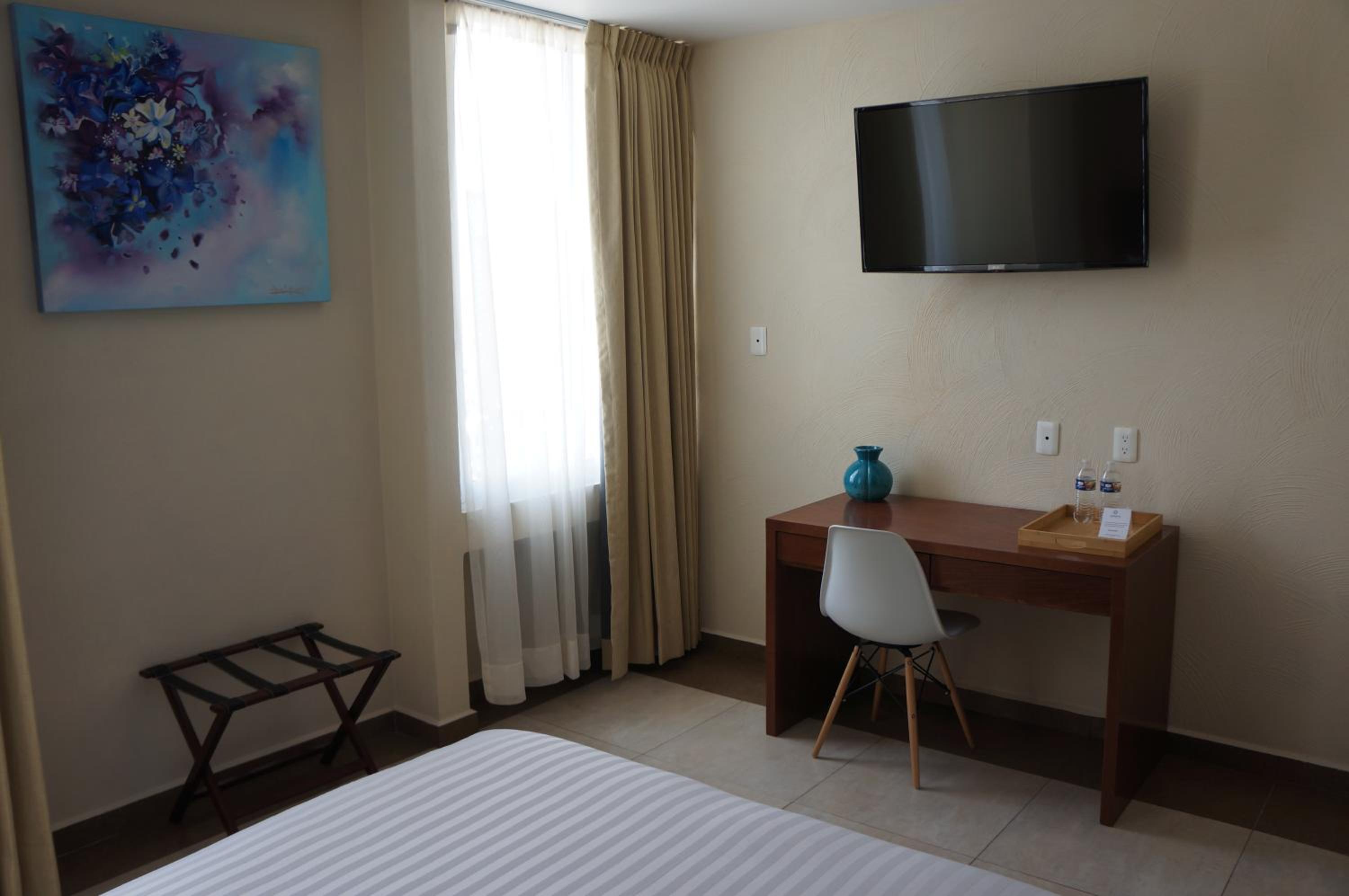 Twin Room - Photo 18