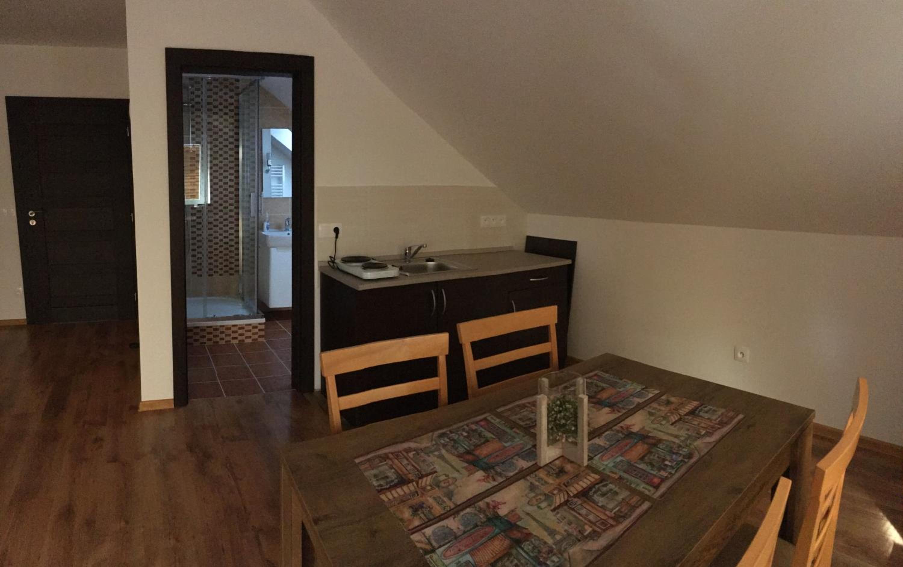 Double Room with Balcony - Photo 17