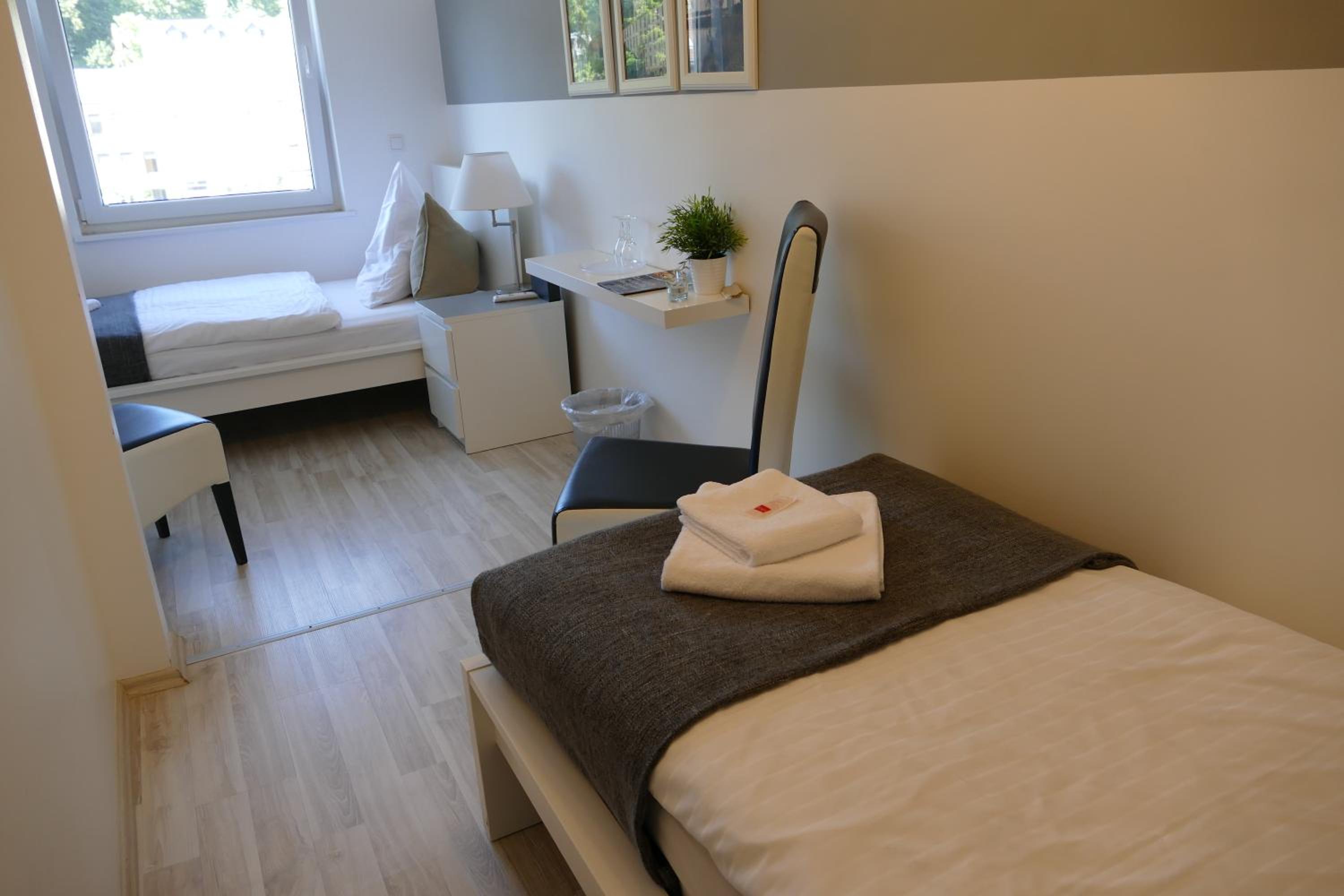 Twin Room with Shower - Photo 6