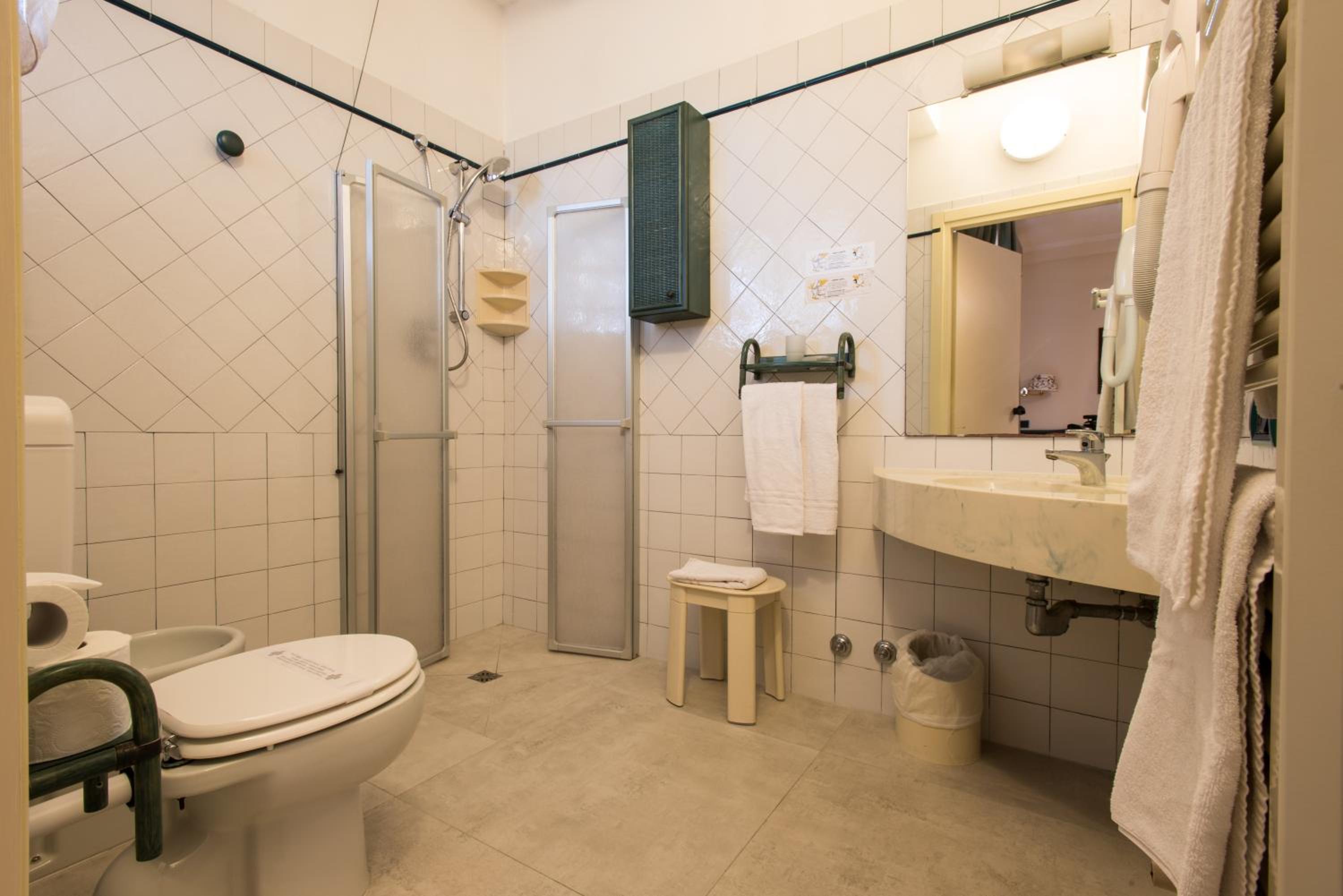 Classic Quadruple Room photo 3