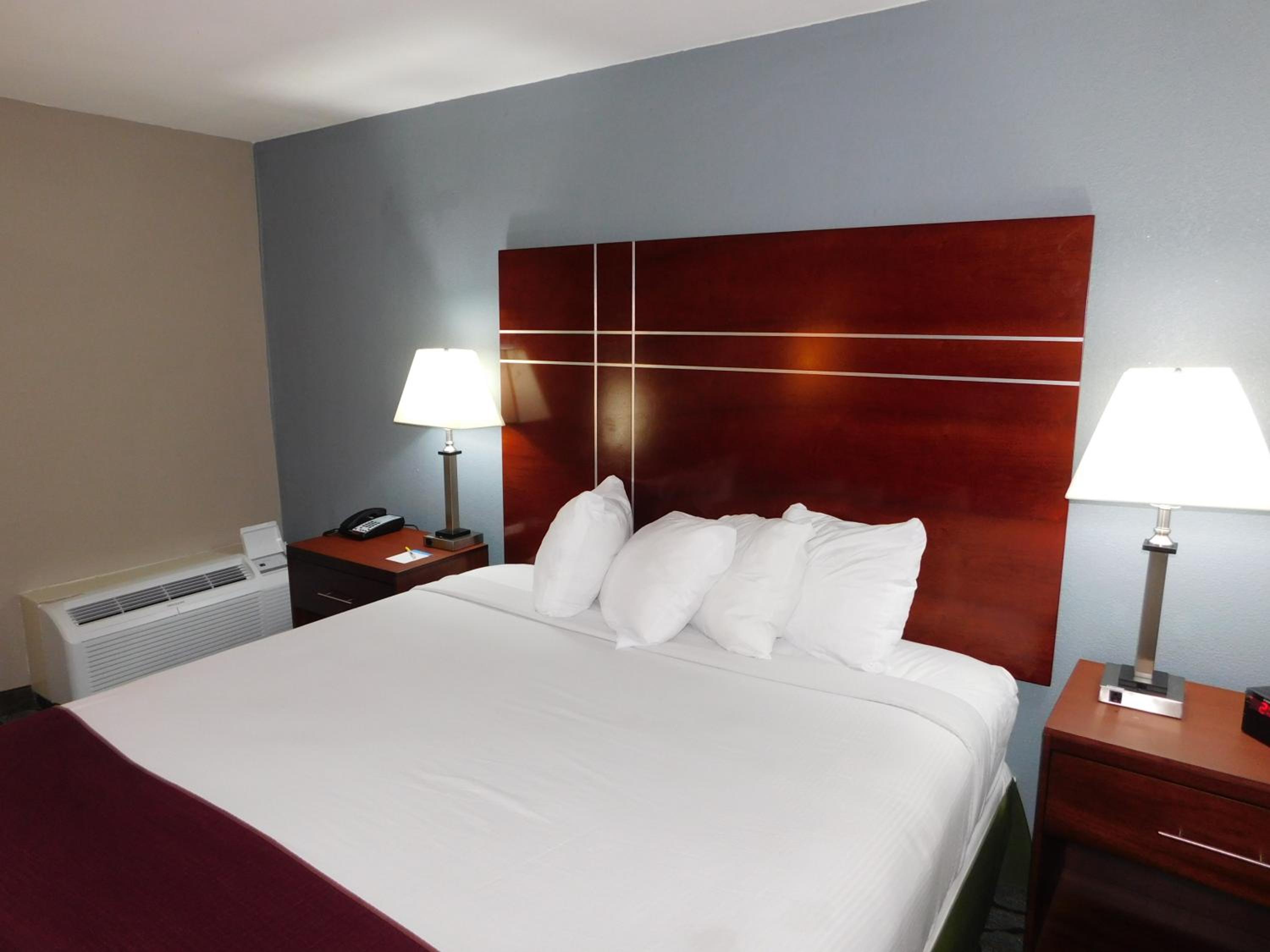 King Room - Non-Smoking - Photo 10