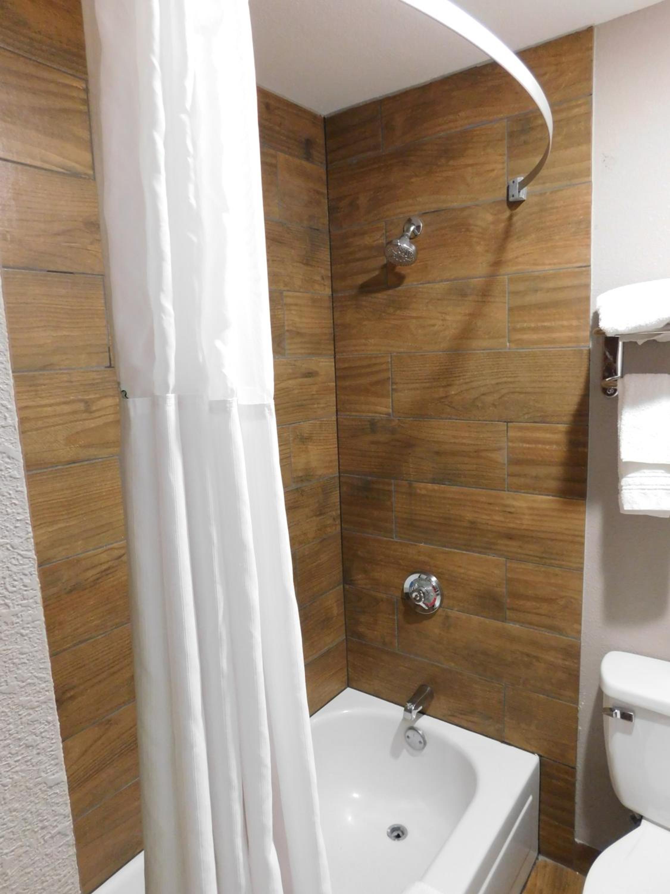 King Room - Non-Smoking - Photo 7