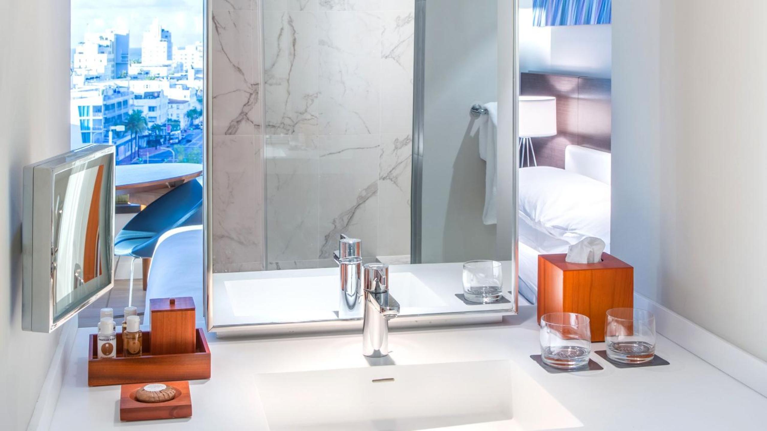 Deluxe King Room with Ocean View