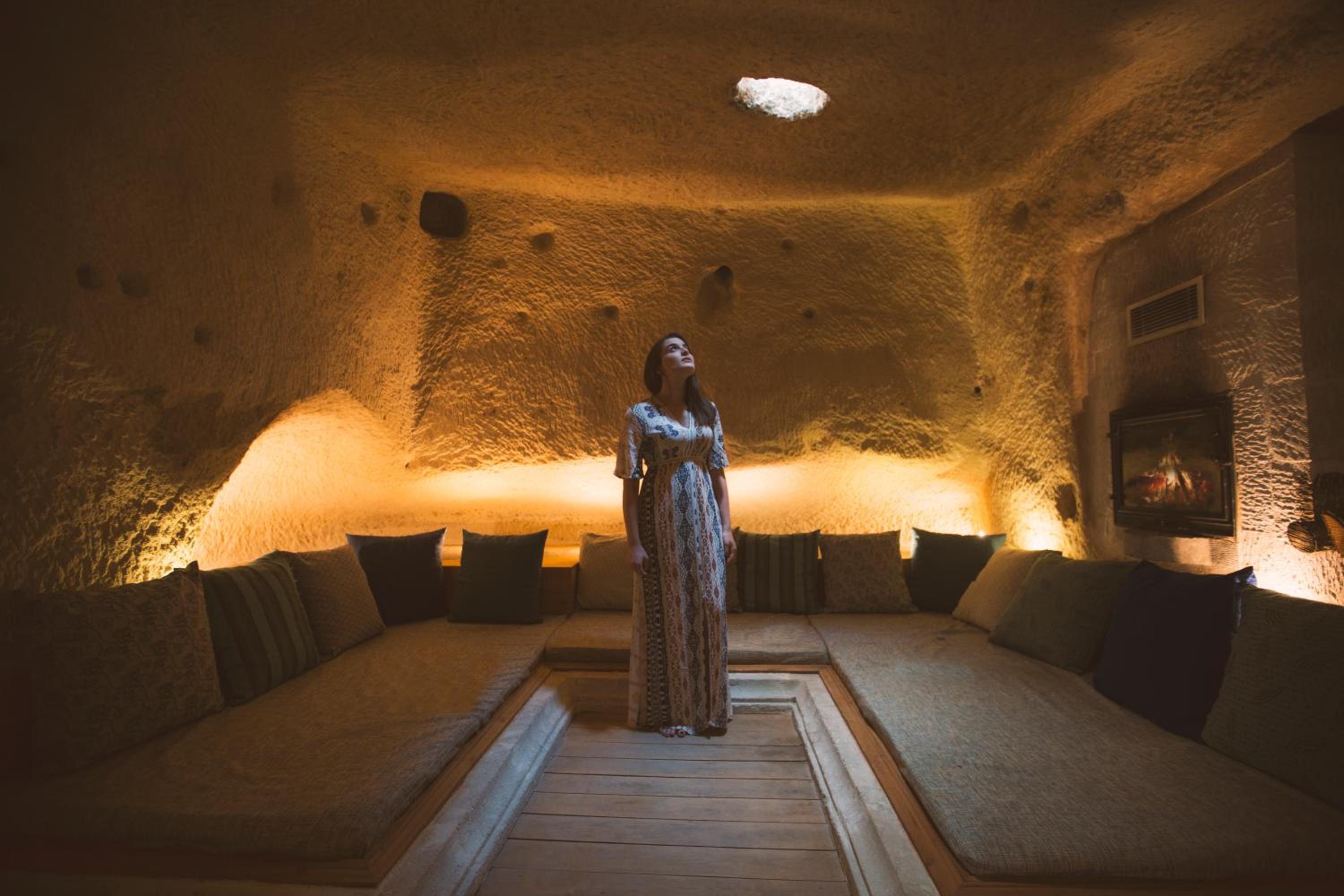 Deluxe Cave Suite - Photo 9