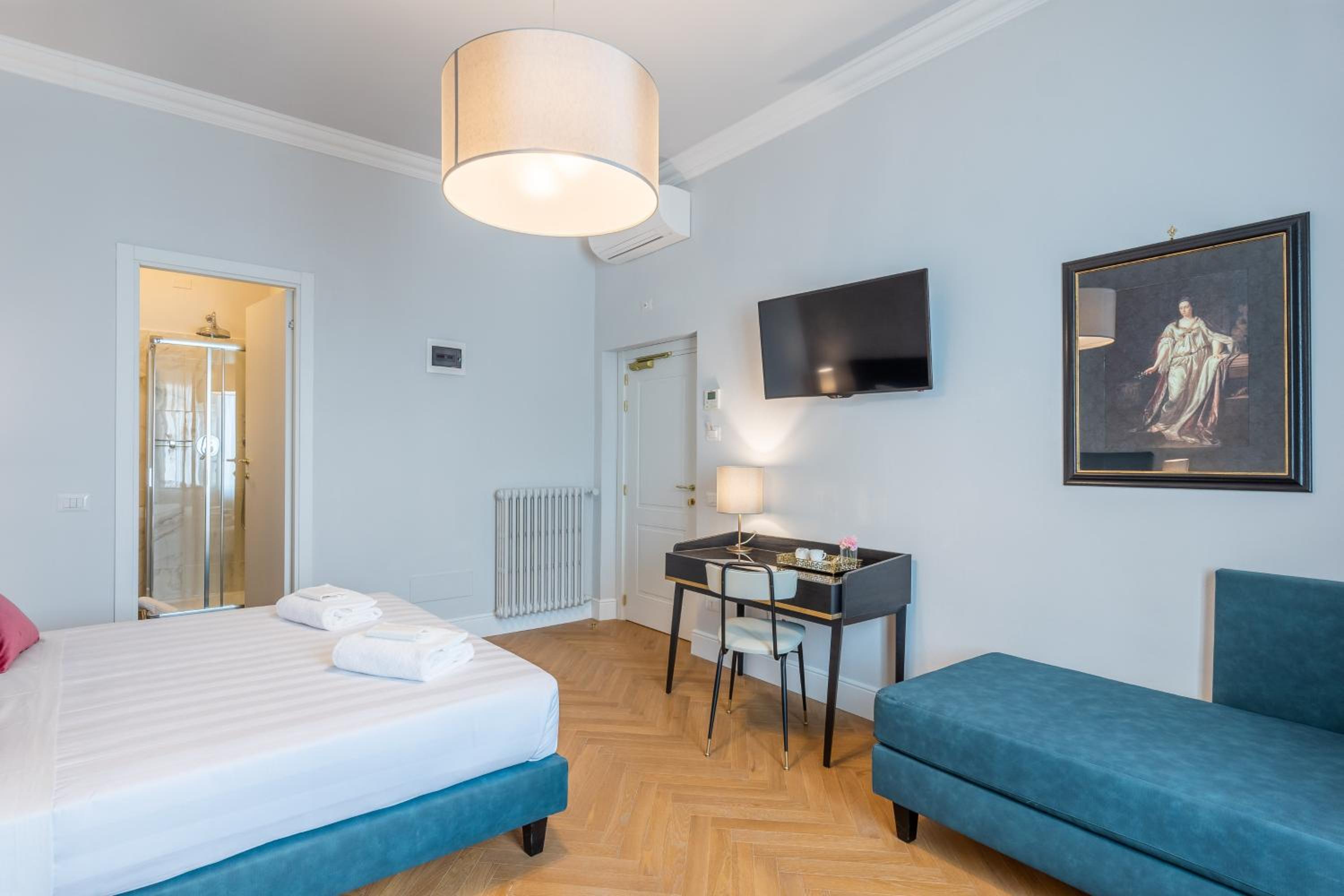 Deluxe Double or Twin Room photo 3
