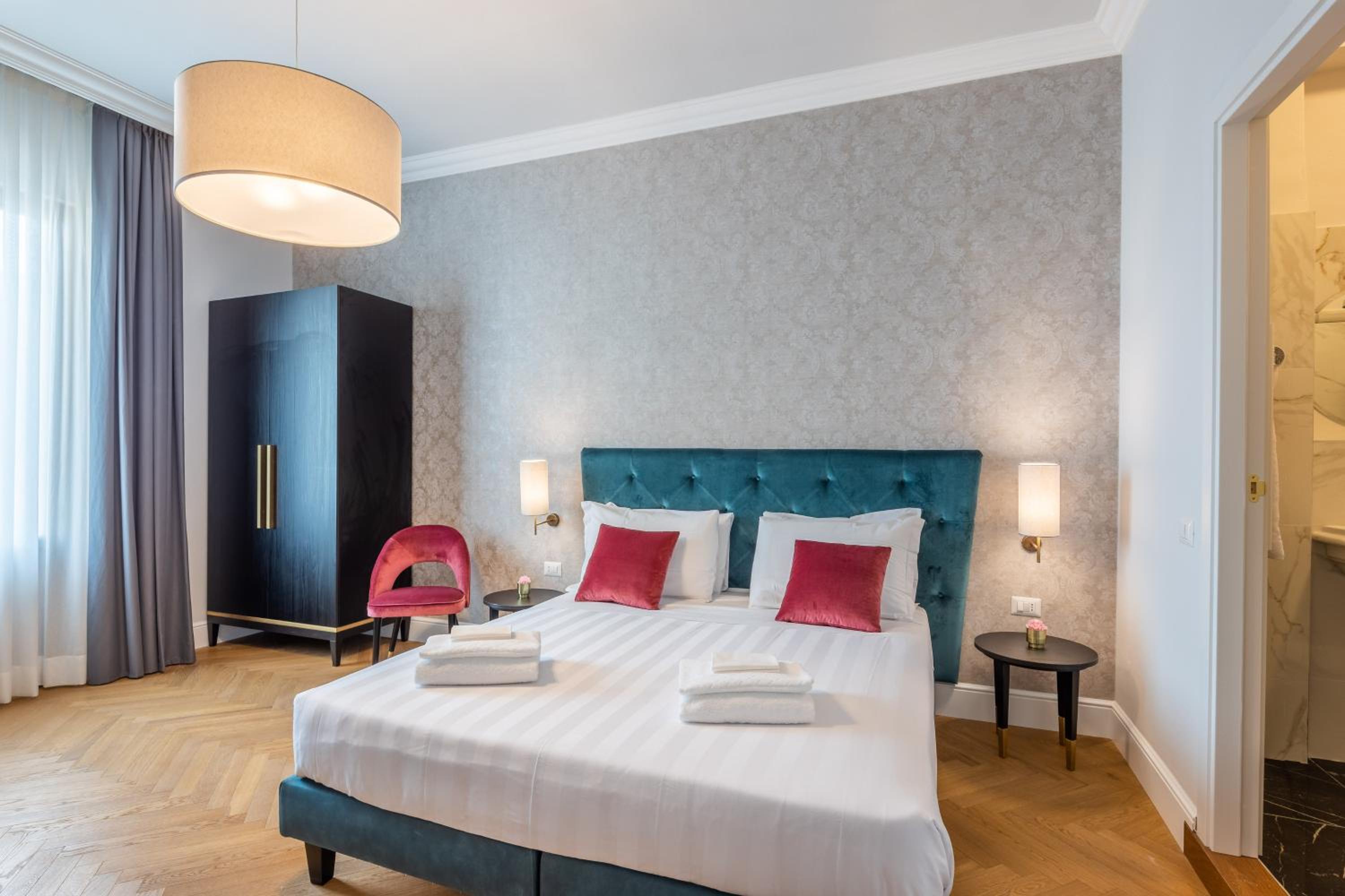 Deluxe Double or Twin Room with Balcony photo 3