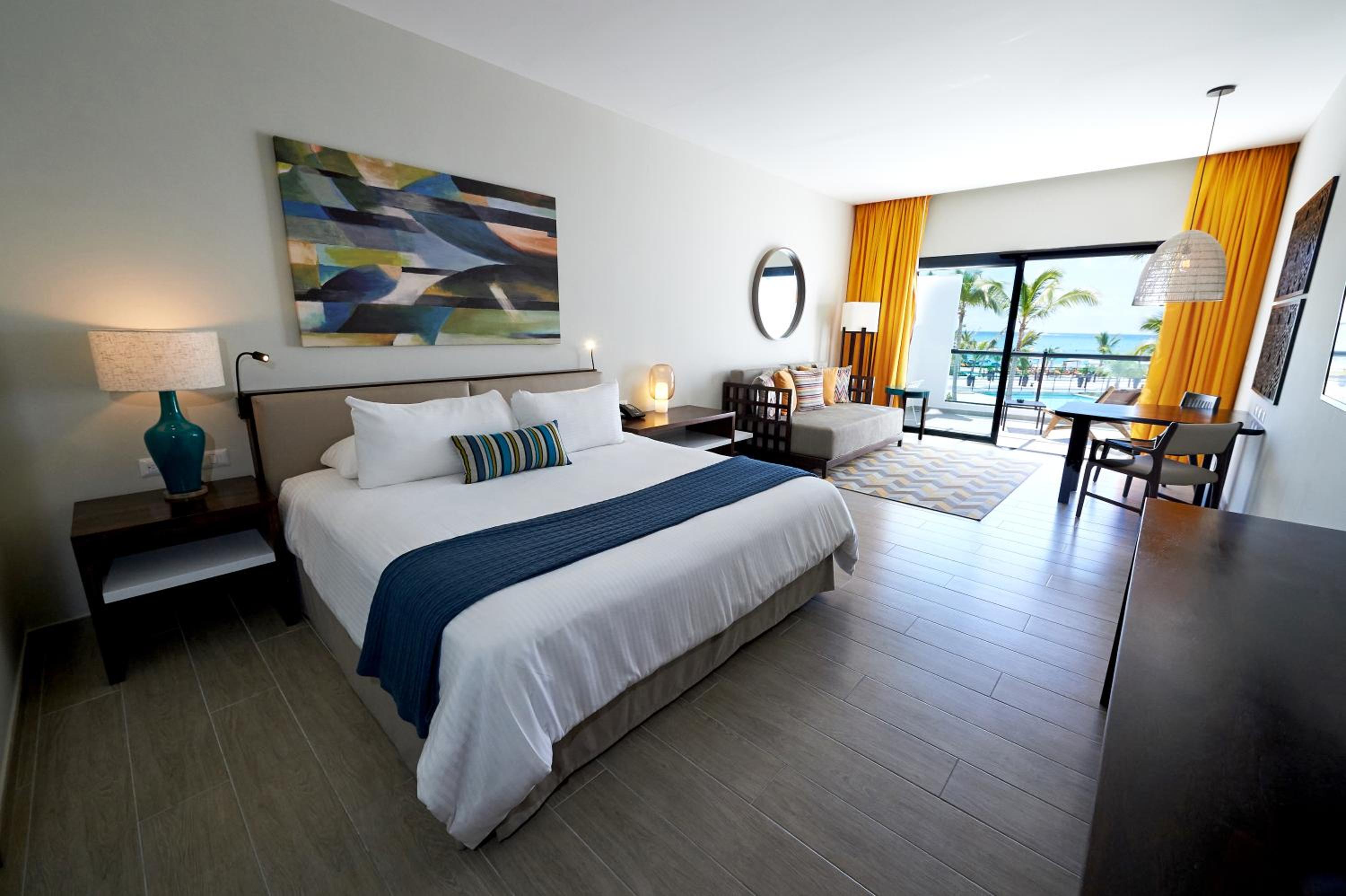 Junior Suite Poolside Ocean View