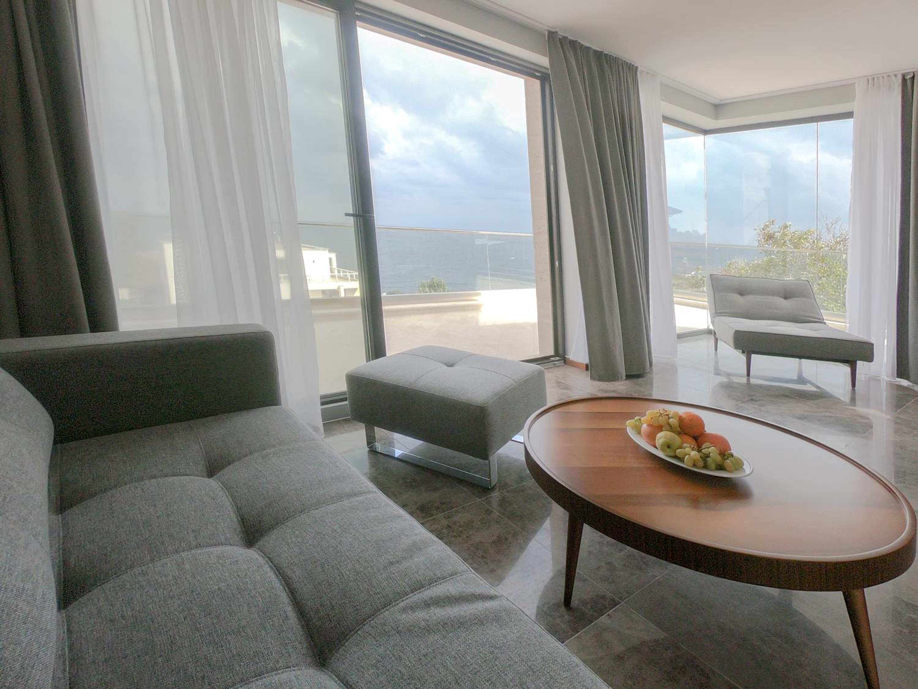 Deluxe Suite with Sea View