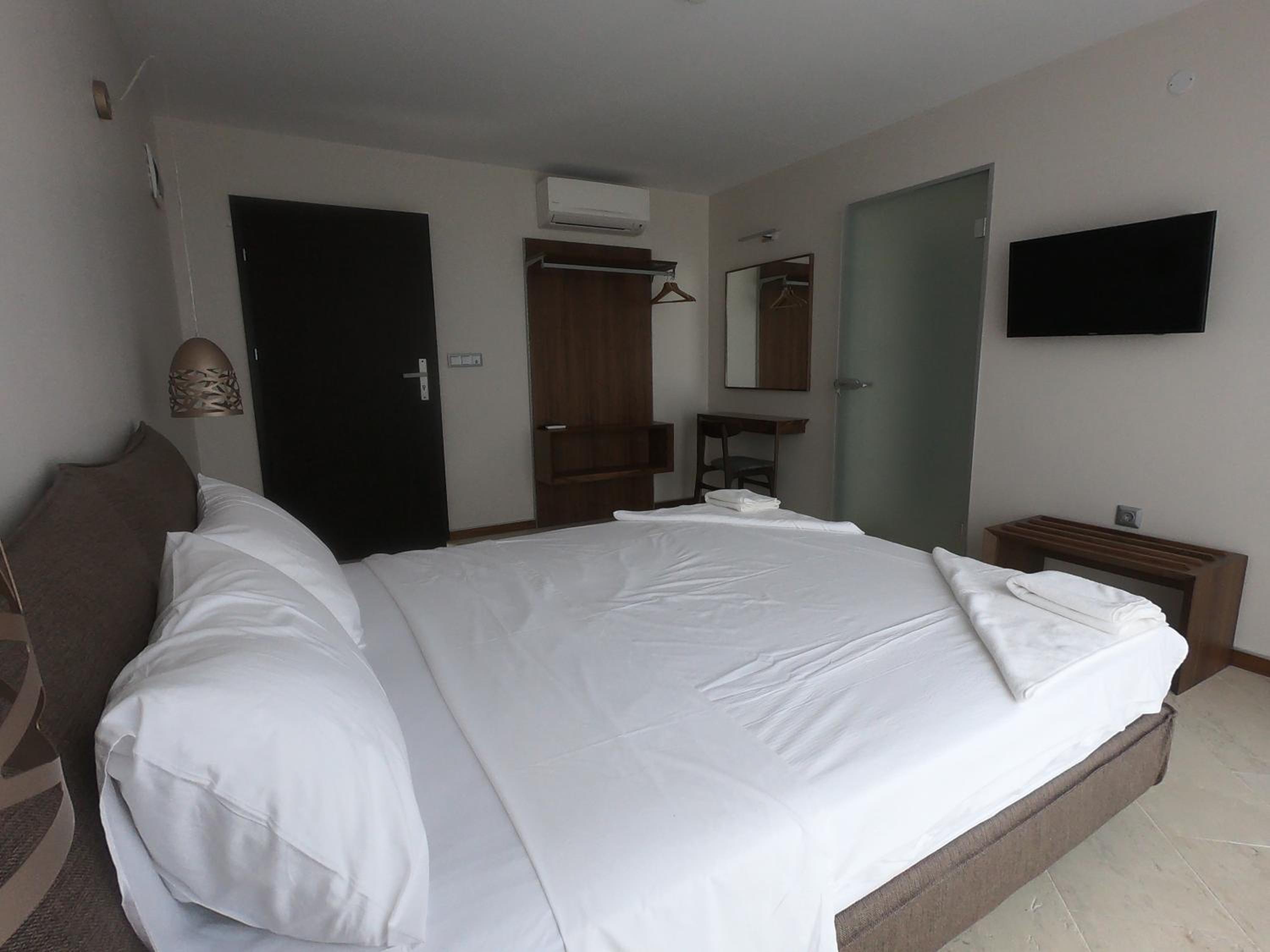 Deluxe Suite with Sea View photo 3