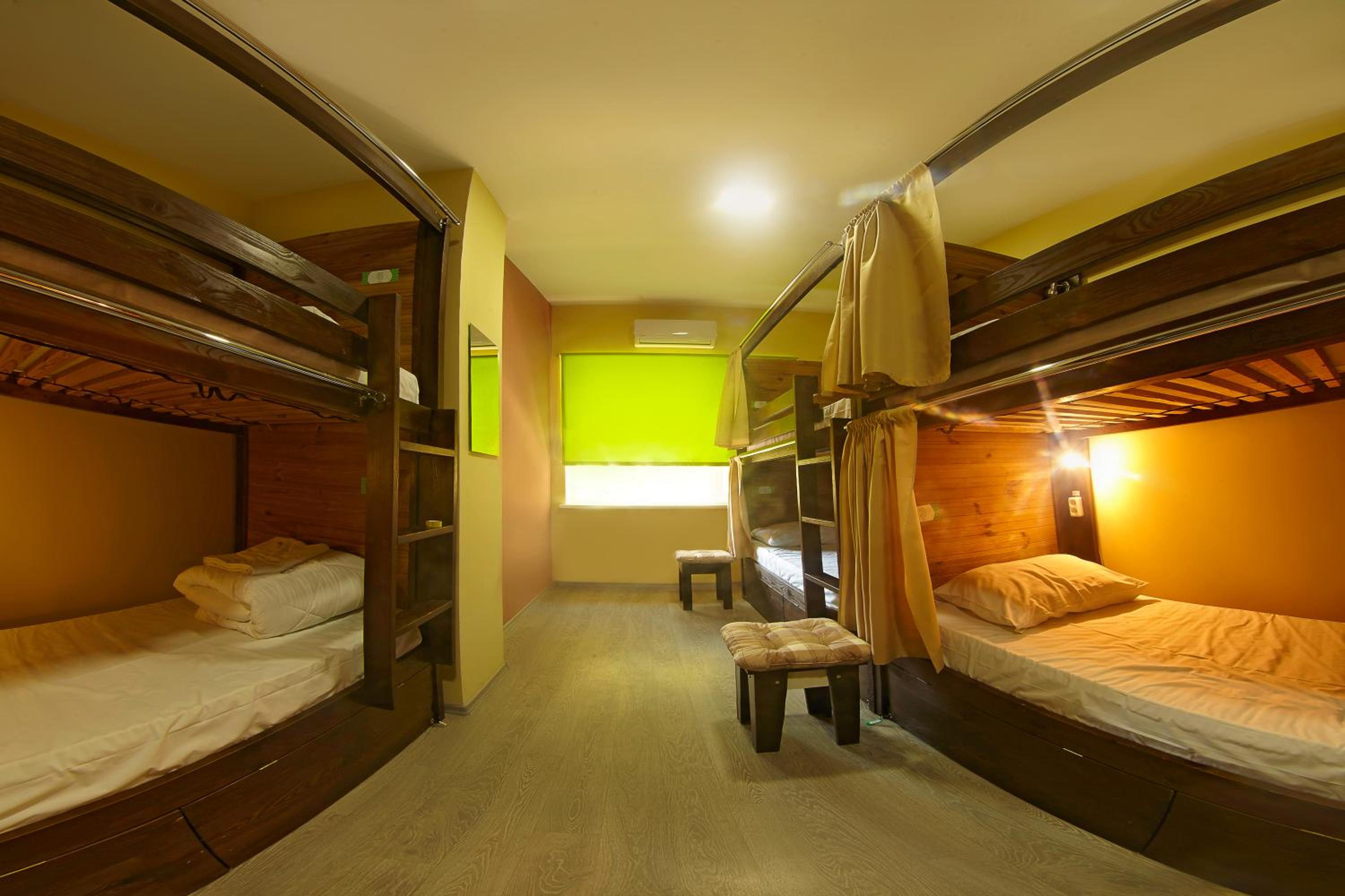 Bed in 6-Bed Mixed Dormitory Room photo 2