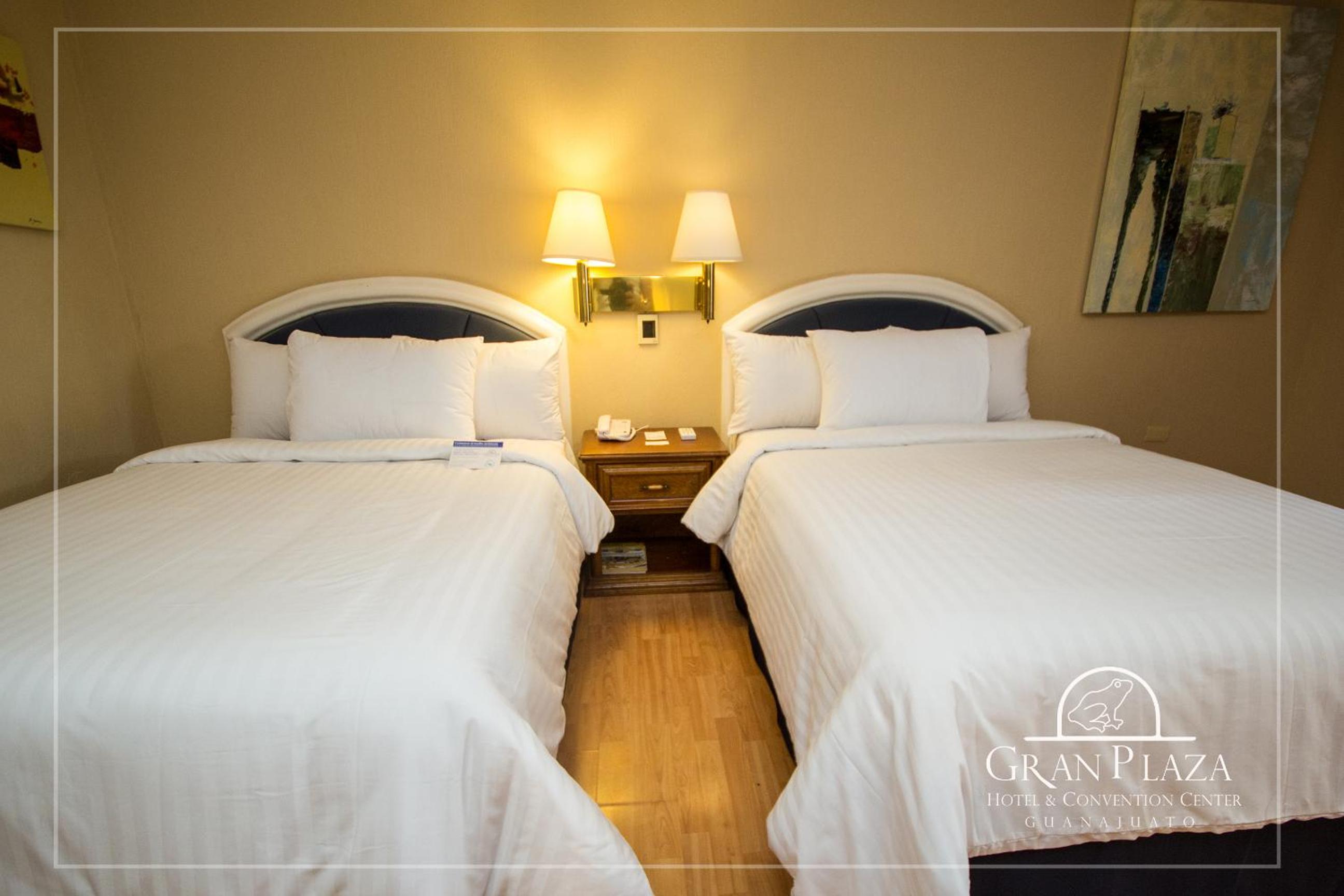 Double Room with Two Double Beds - Photo 2
