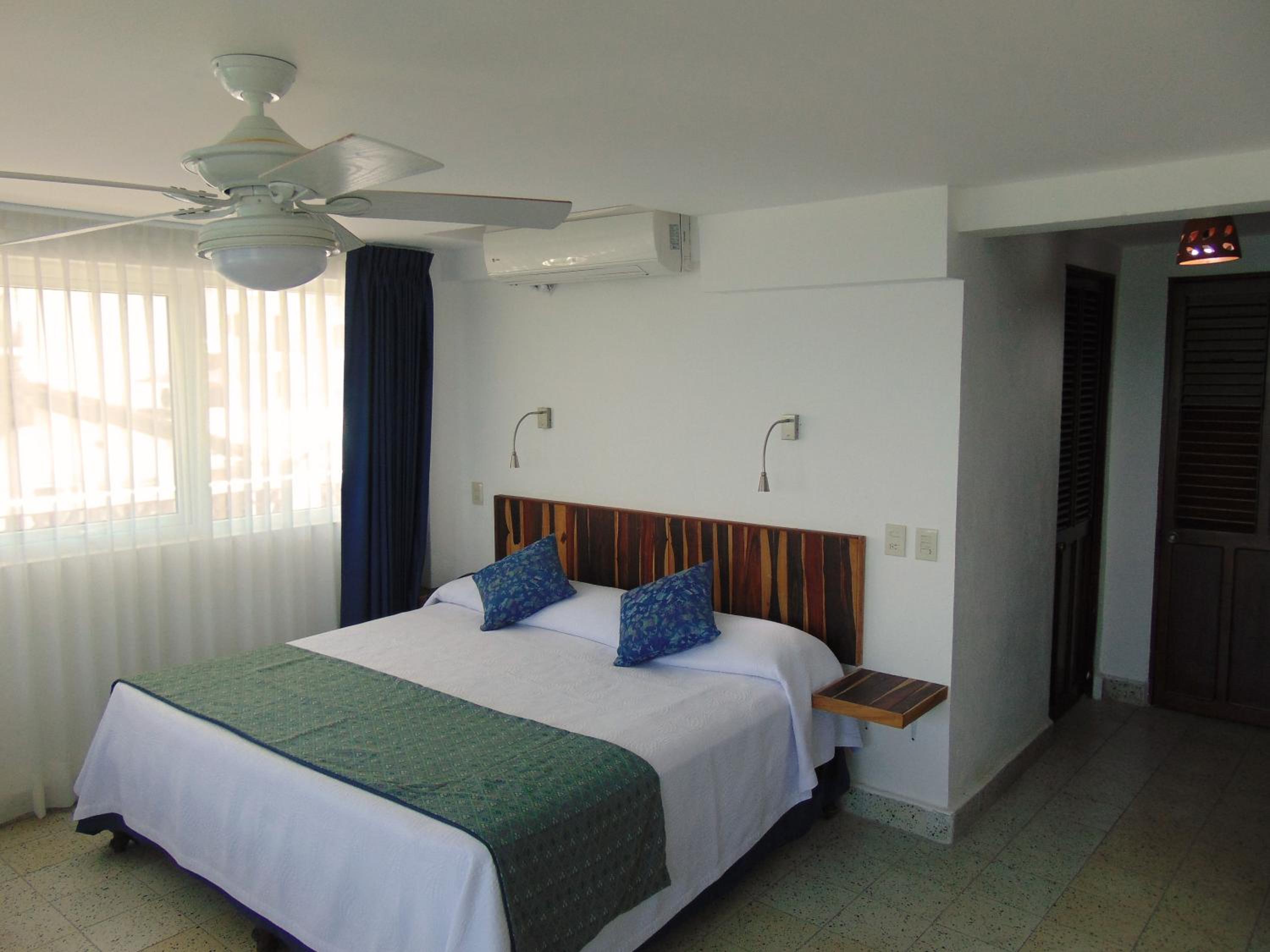 Double Room with Two Double Beds and Ocean View - Photo 5