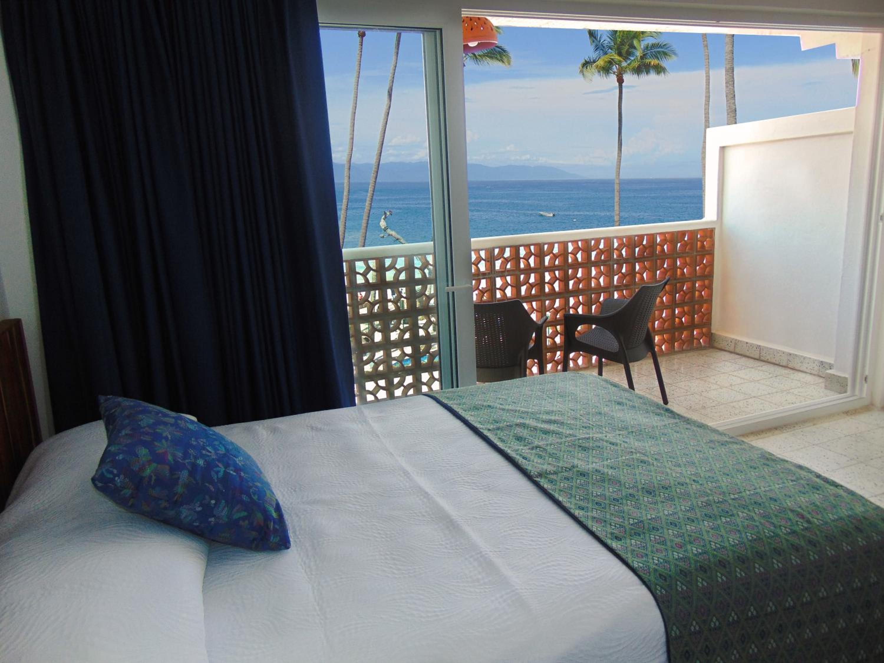 Double Room with Two Double Beds and Ocean View - Photo 6